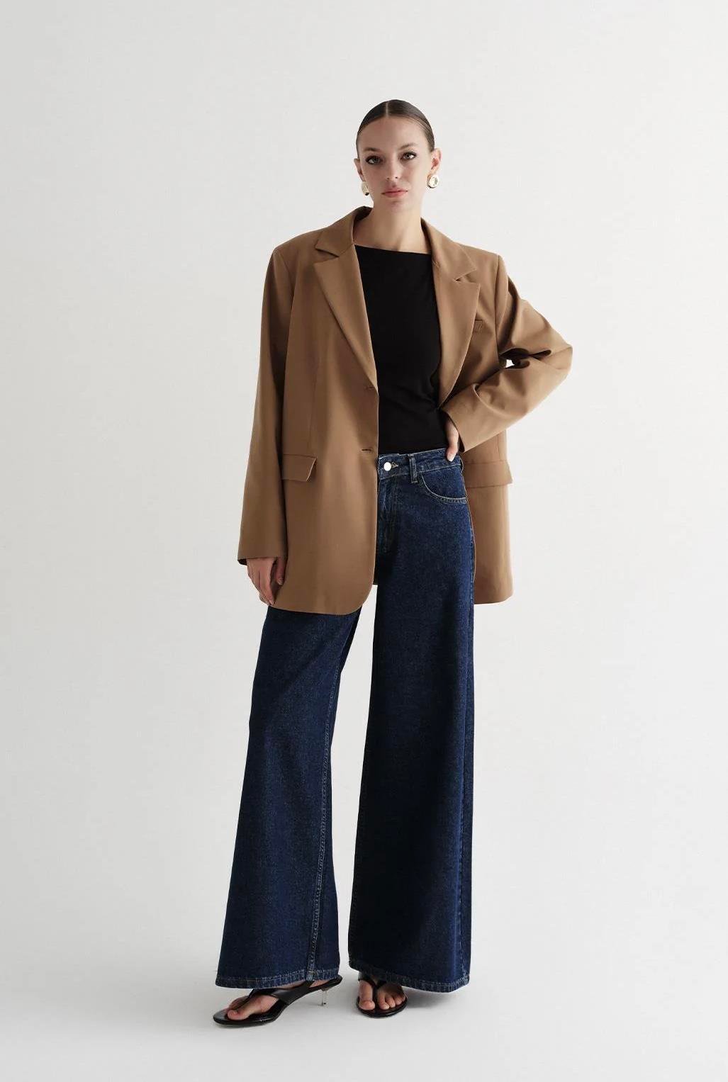 Yırtmaçlı Düğmeli Ceket Camel