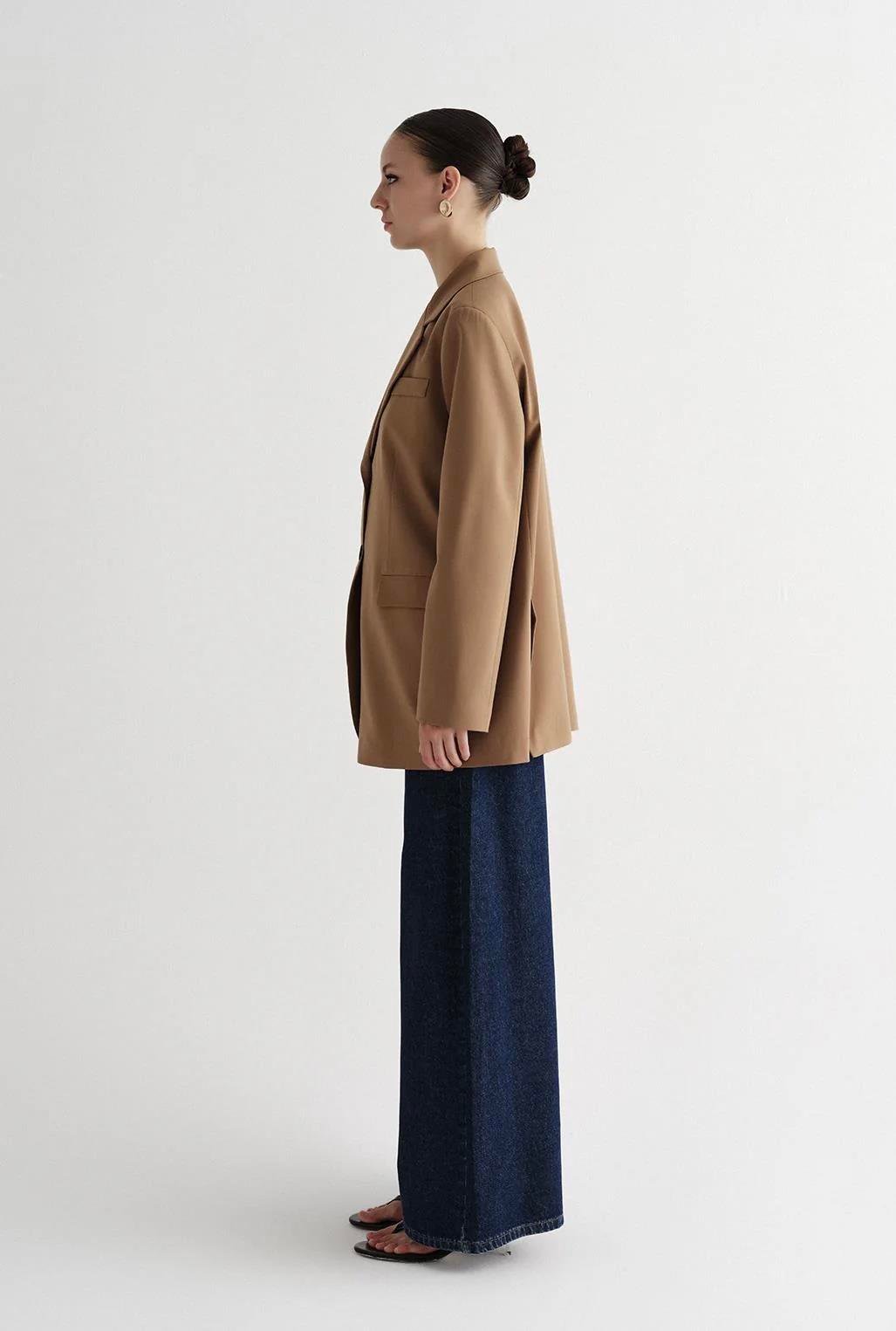 Yırtmaçlı Düğmeli Ceket Camel