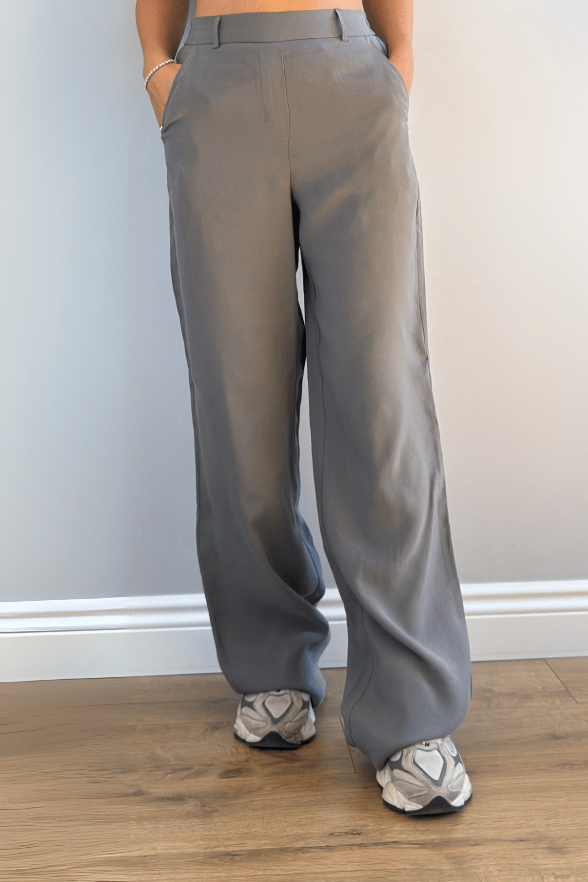 BELİ LASTİKLİ DÜZ KESİM PANTOLON