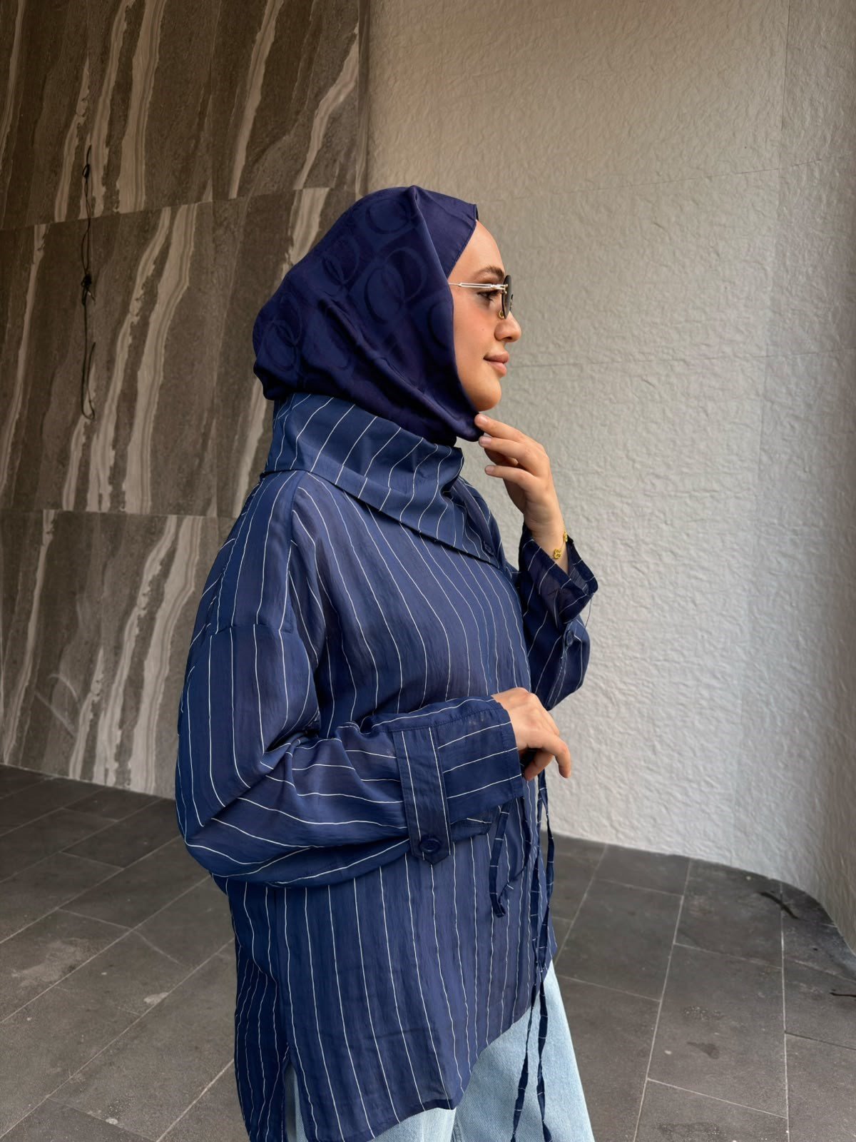 Yakası Düğme Detay Bağcılıklı Gömlek Lacivert