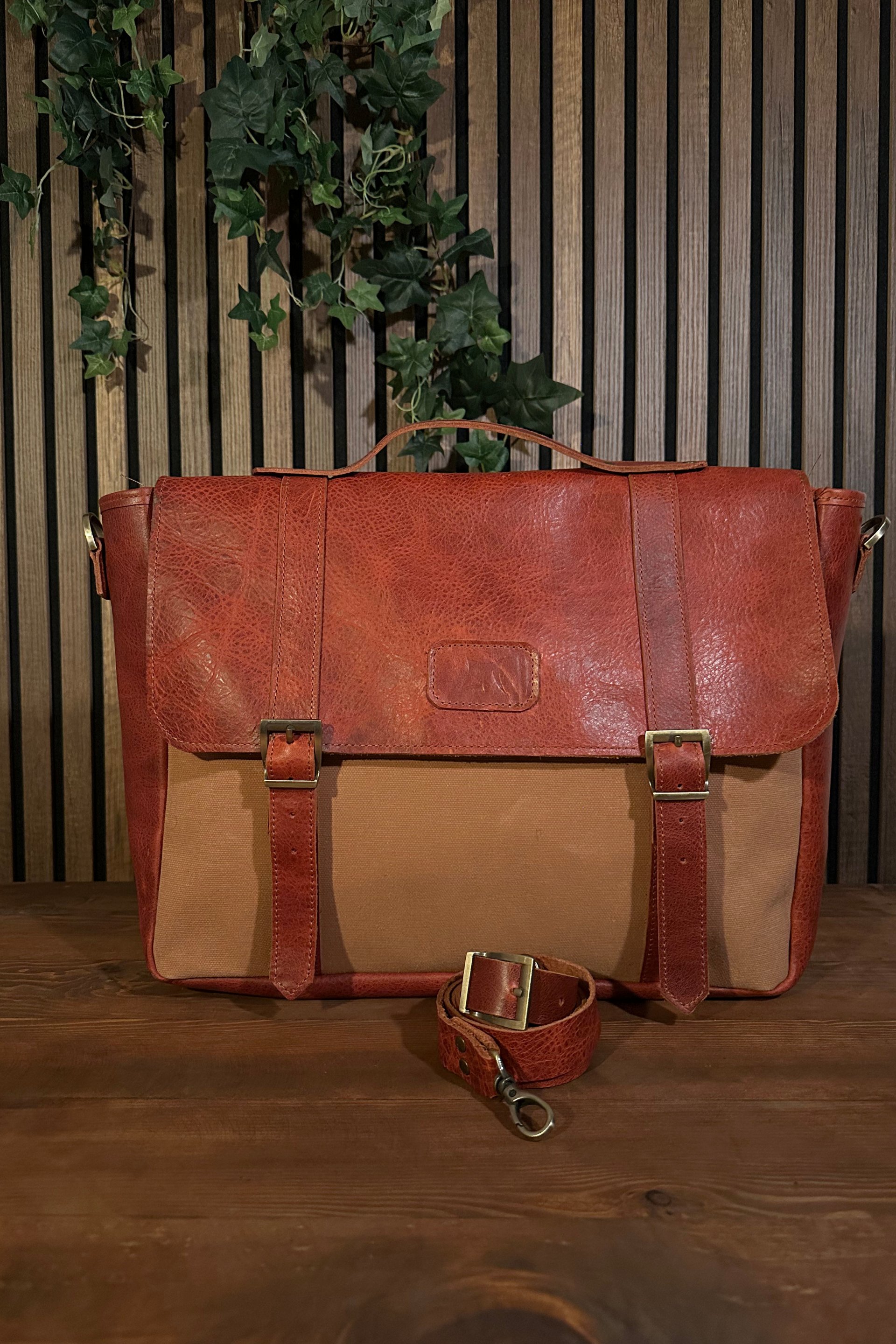 ALDEBARAN MESSENGER BAG