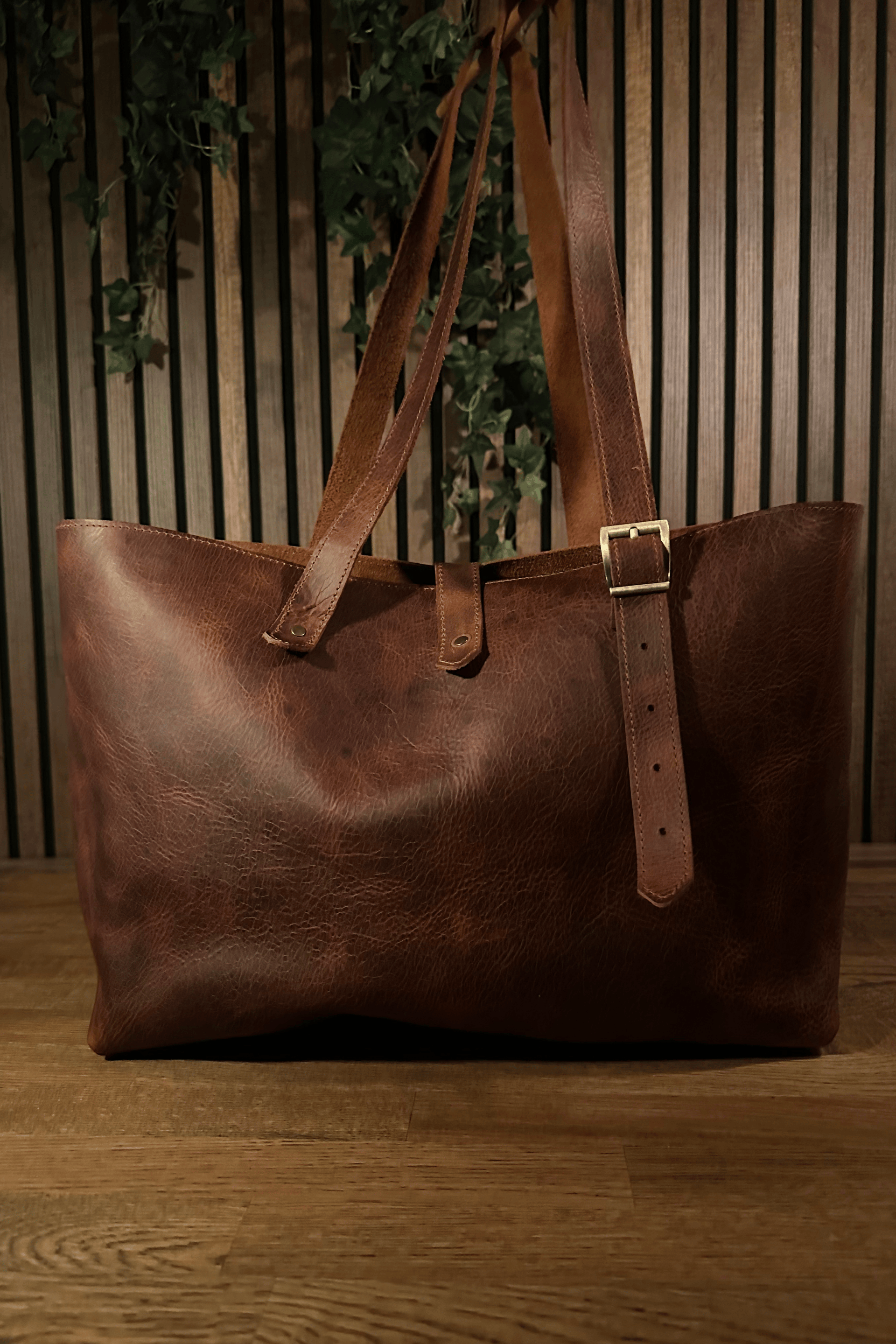 CASTOR TOTE BAG
