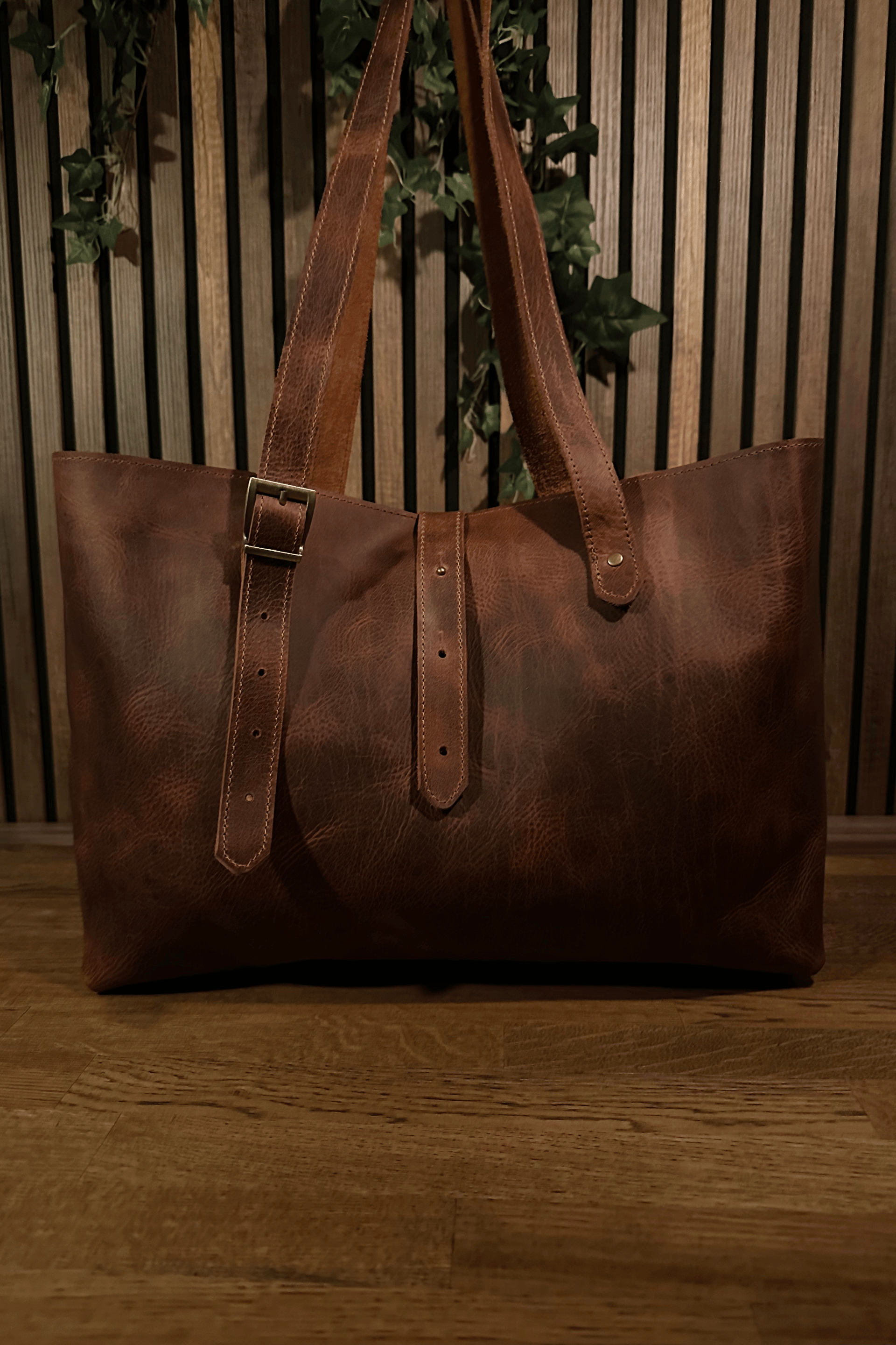 CASTOR TOTE BAG