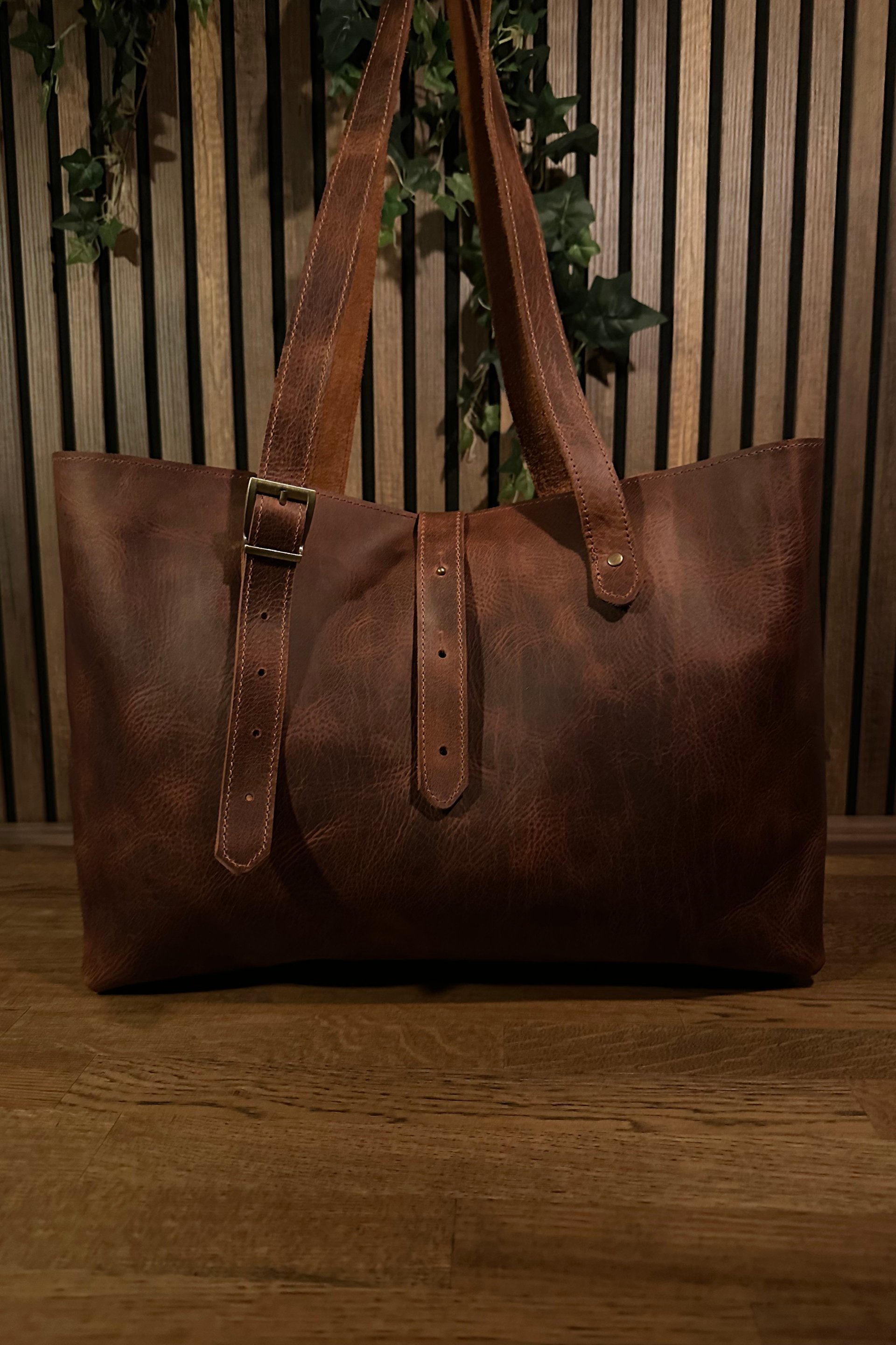 CASTOR TOTE BAG