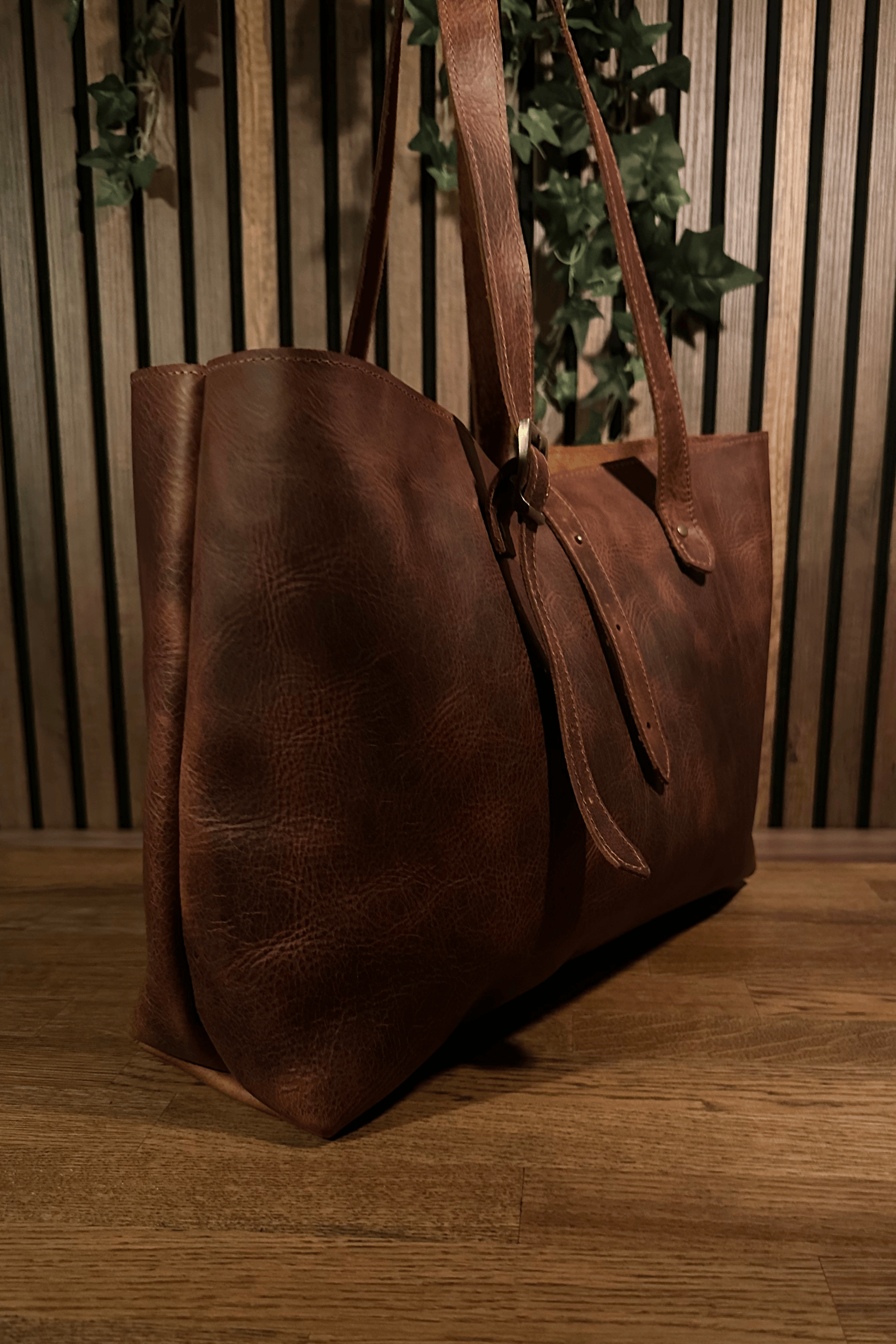 CASTOR TOTE BAG