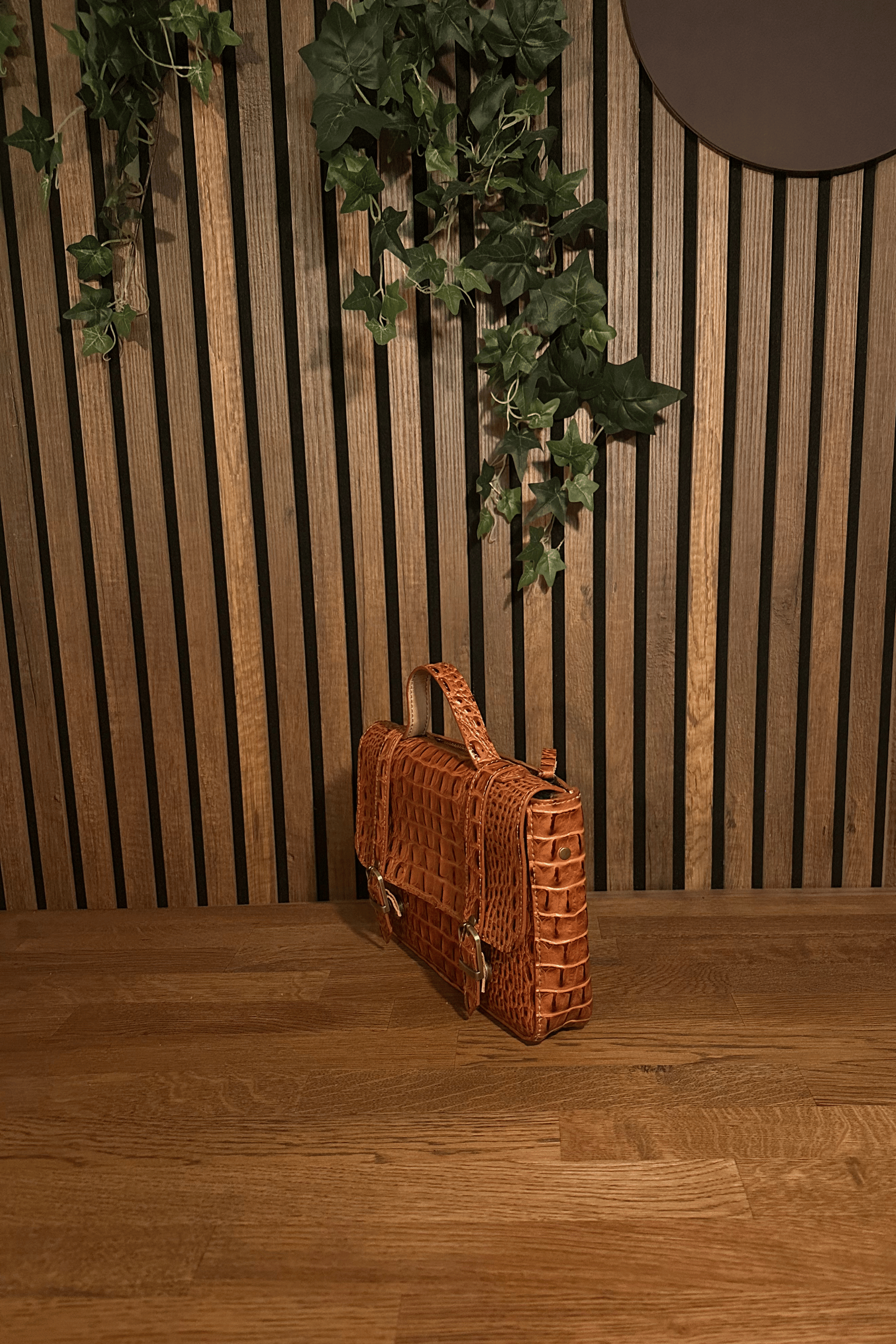 MİNİ THUBAN DERİ MESSENGER BAG