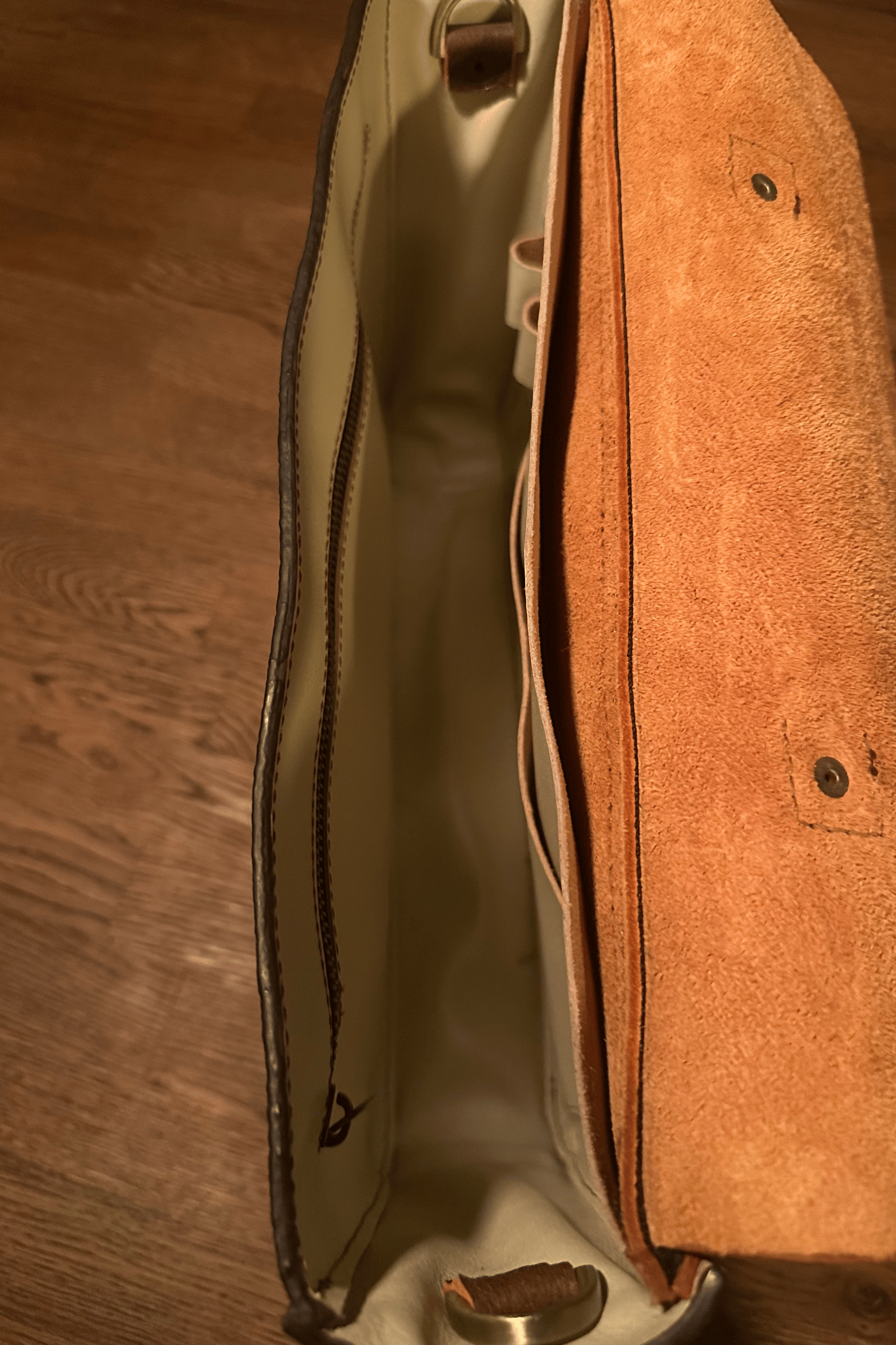 THUBAN DERİ MESSENGER BAG