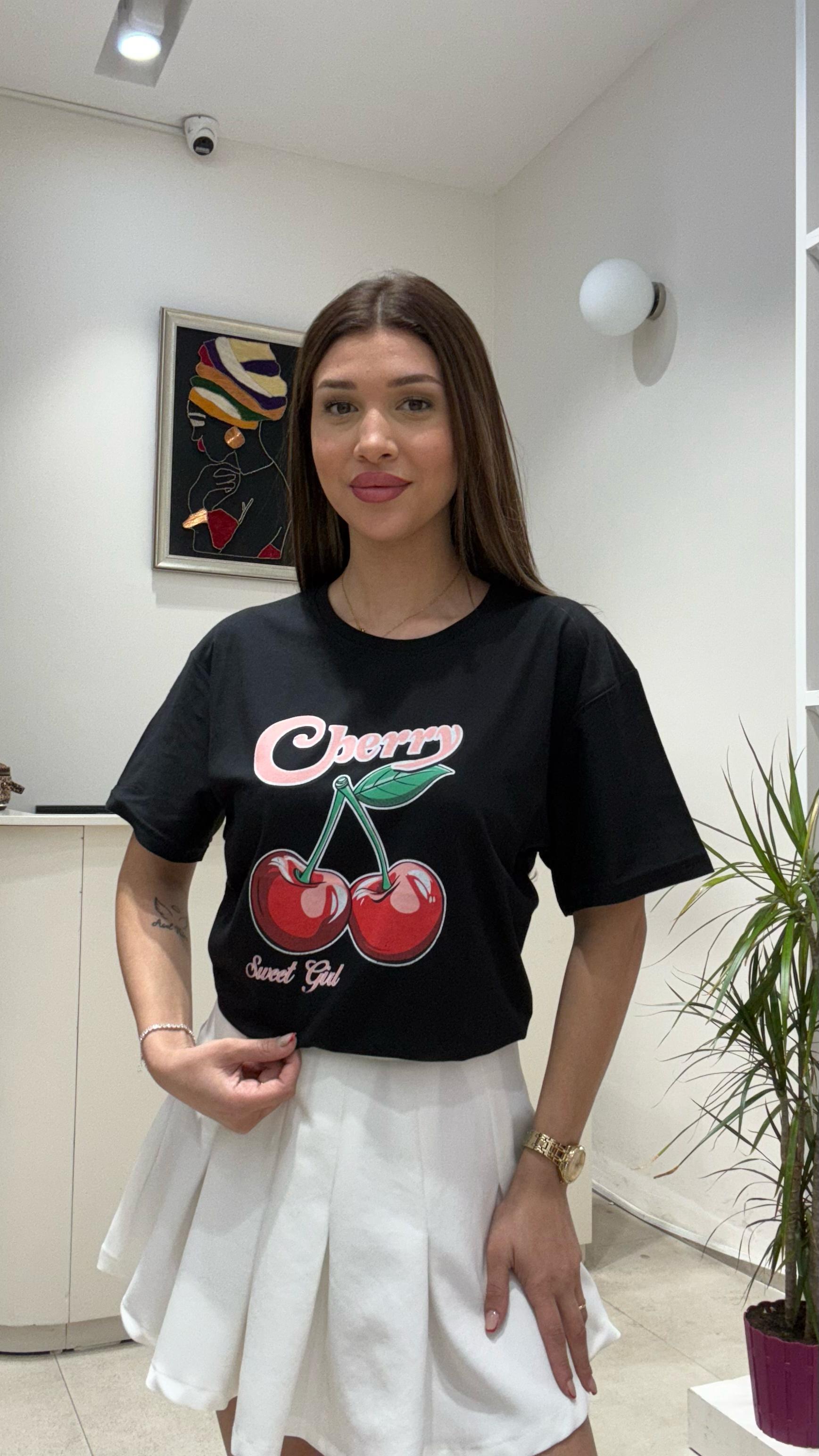 Kadın Kirazlı Cherry Yazılı Baskılı Oversize Salaş ve Rahat T-Shirt - SİYAH