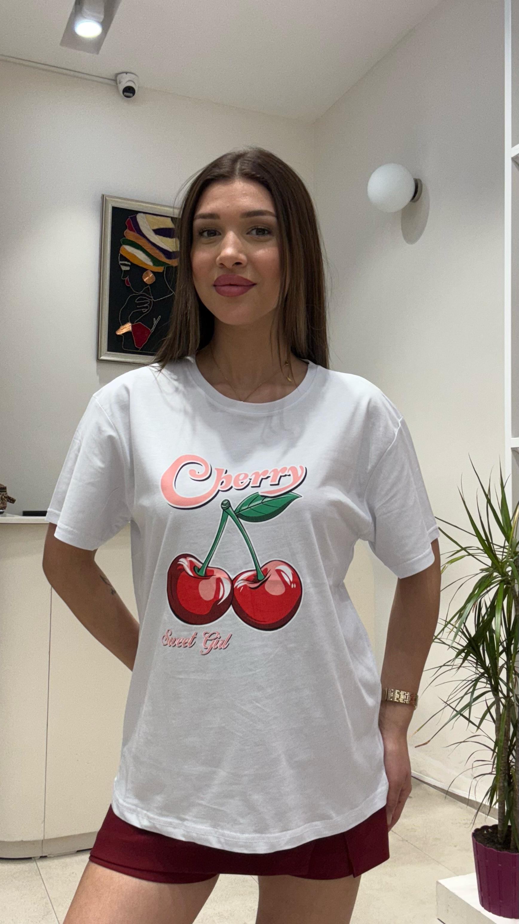 Kadın Kirazlı Cherry Yazılı Baskılı Oversize Salaş ve Rahat T-Shirt - BEYAZ
