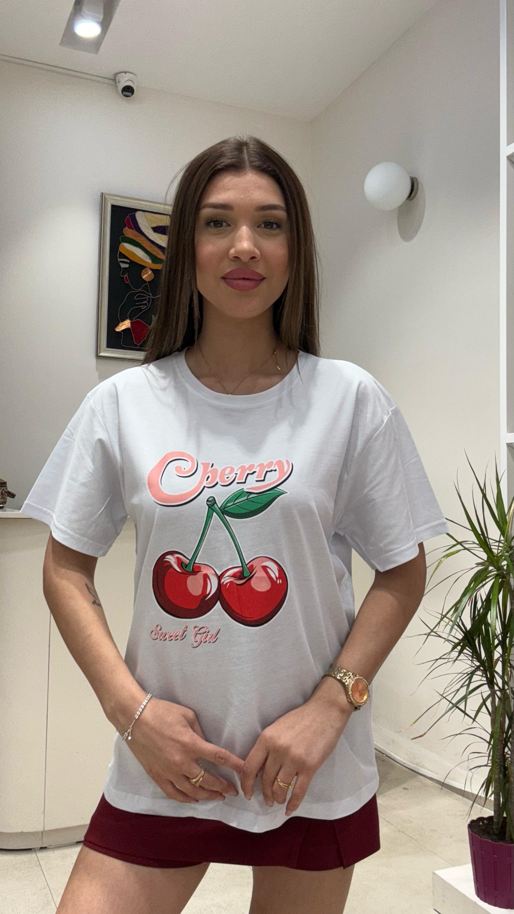 Kadın Kirazlı Cherry Yazılı Baskılı Oversize Salaş ve Rahat T-Shirt - BEYAZ