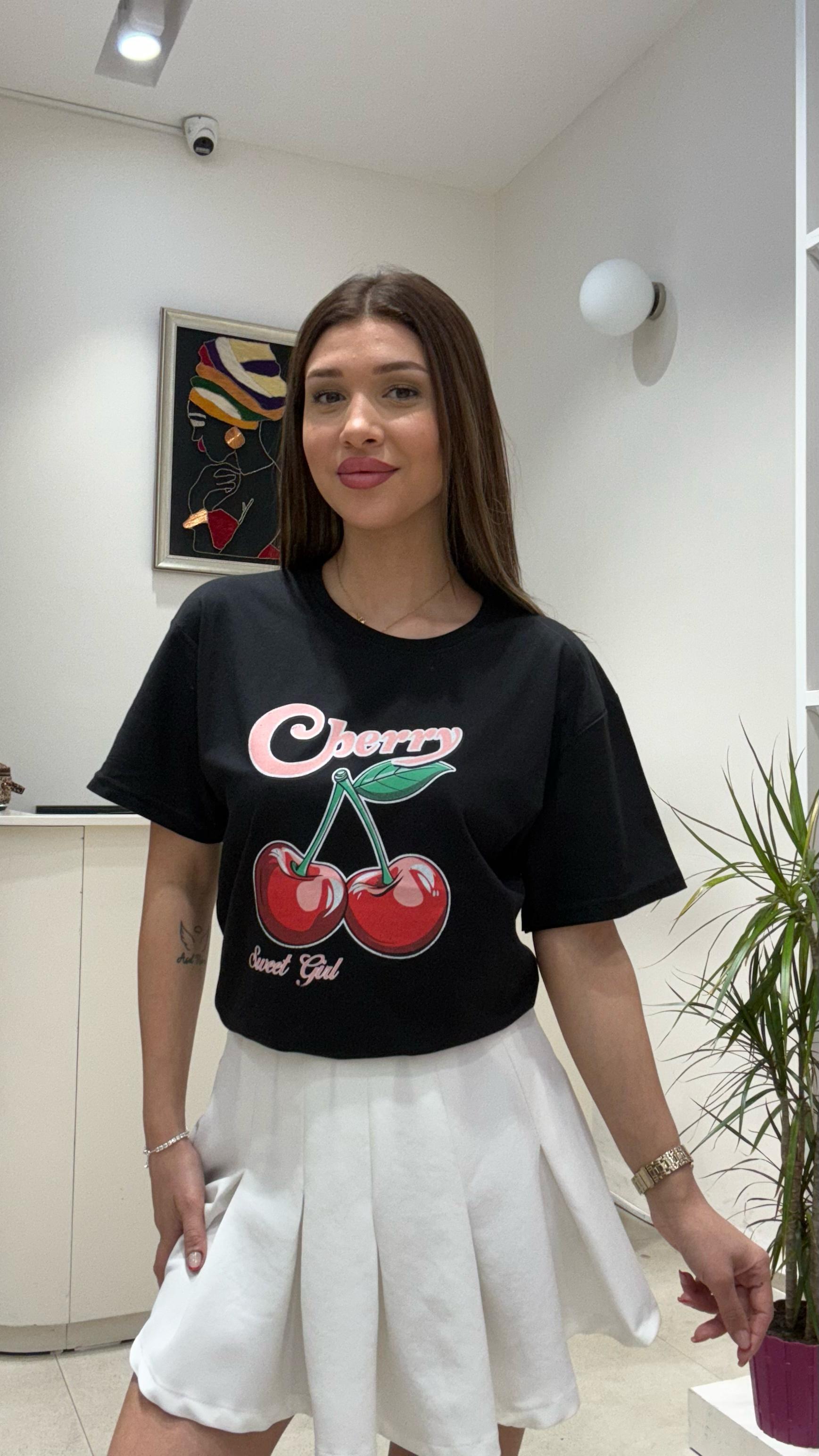 Kadın Kirazlı Cherry Yazılı Baskılı Oversize Salaş ve Rahat T-Shirt - SİYAH