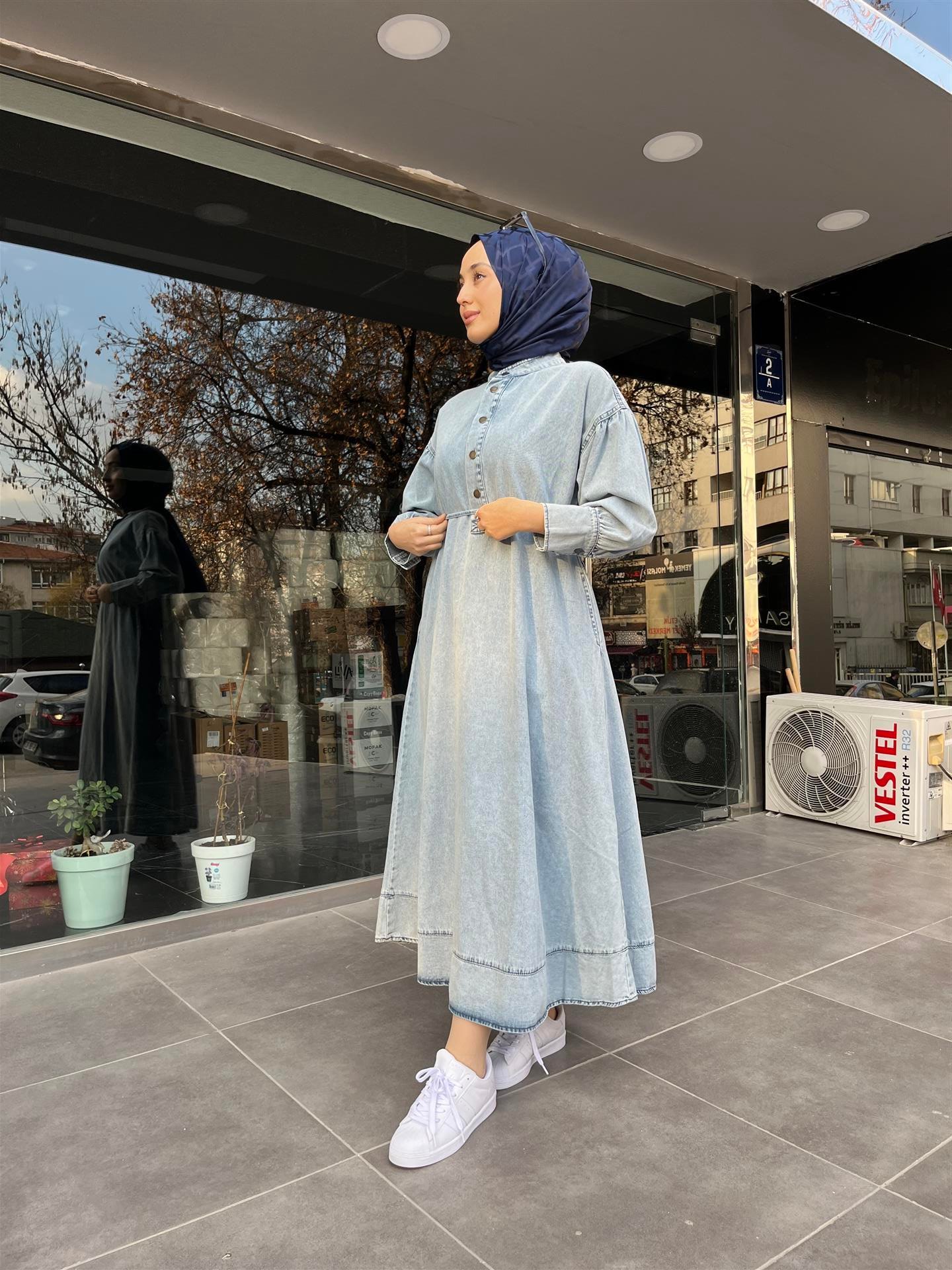 1511 Yarım Pat Metal Düğmeli Bağıcıklı Kot Elbise