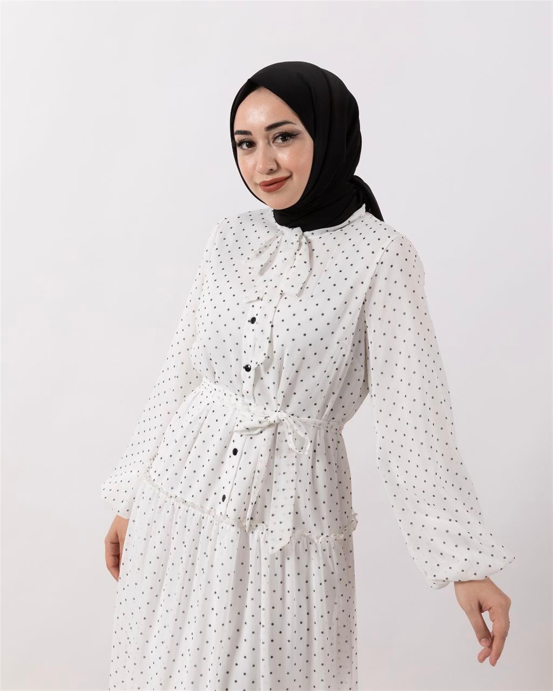 3036 Yakadan Fularl Kuşaklı Puantiye Desenli Yoryo Elbise