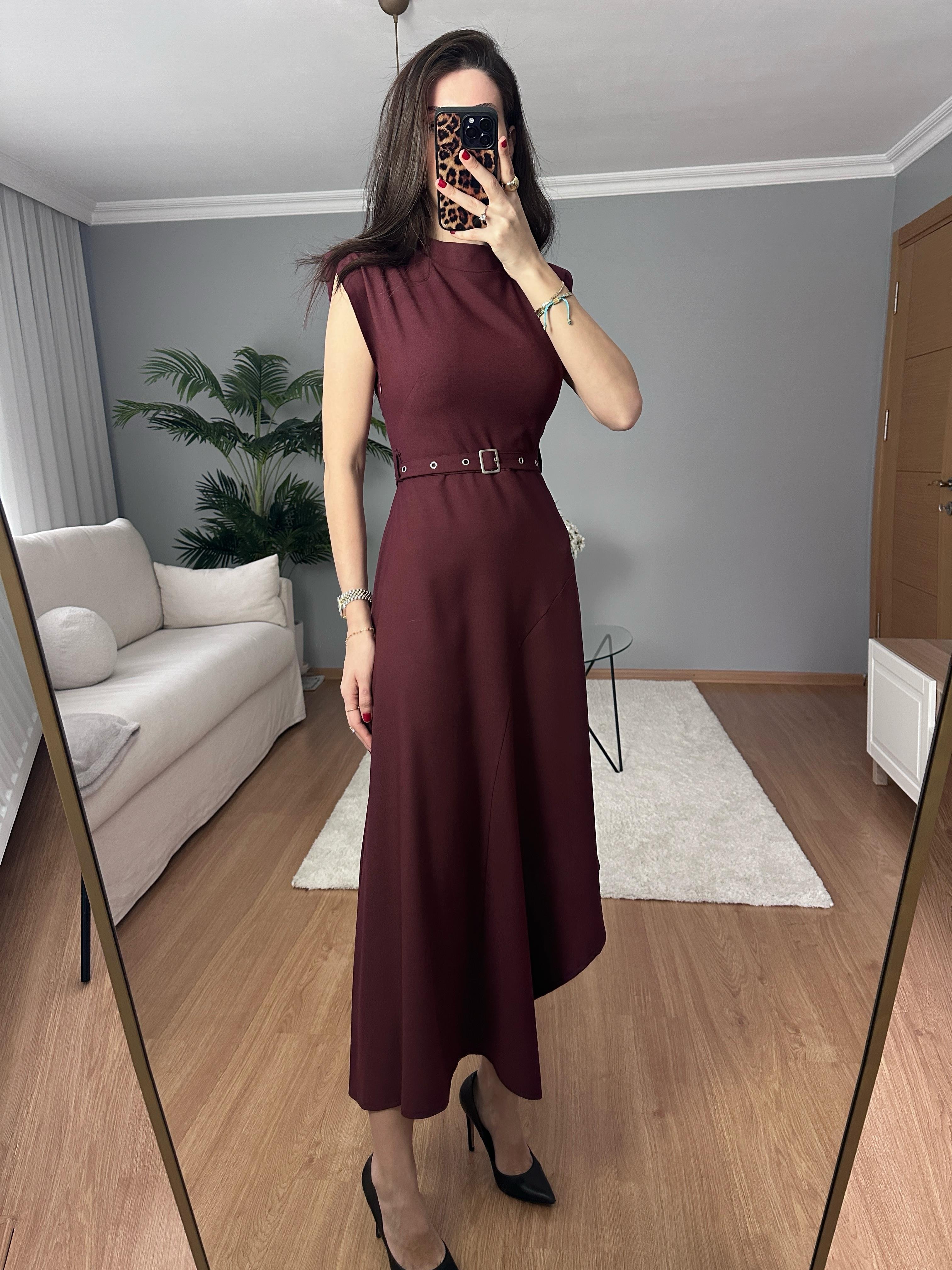 Bordo Asimetrik Kemerli Elbise 