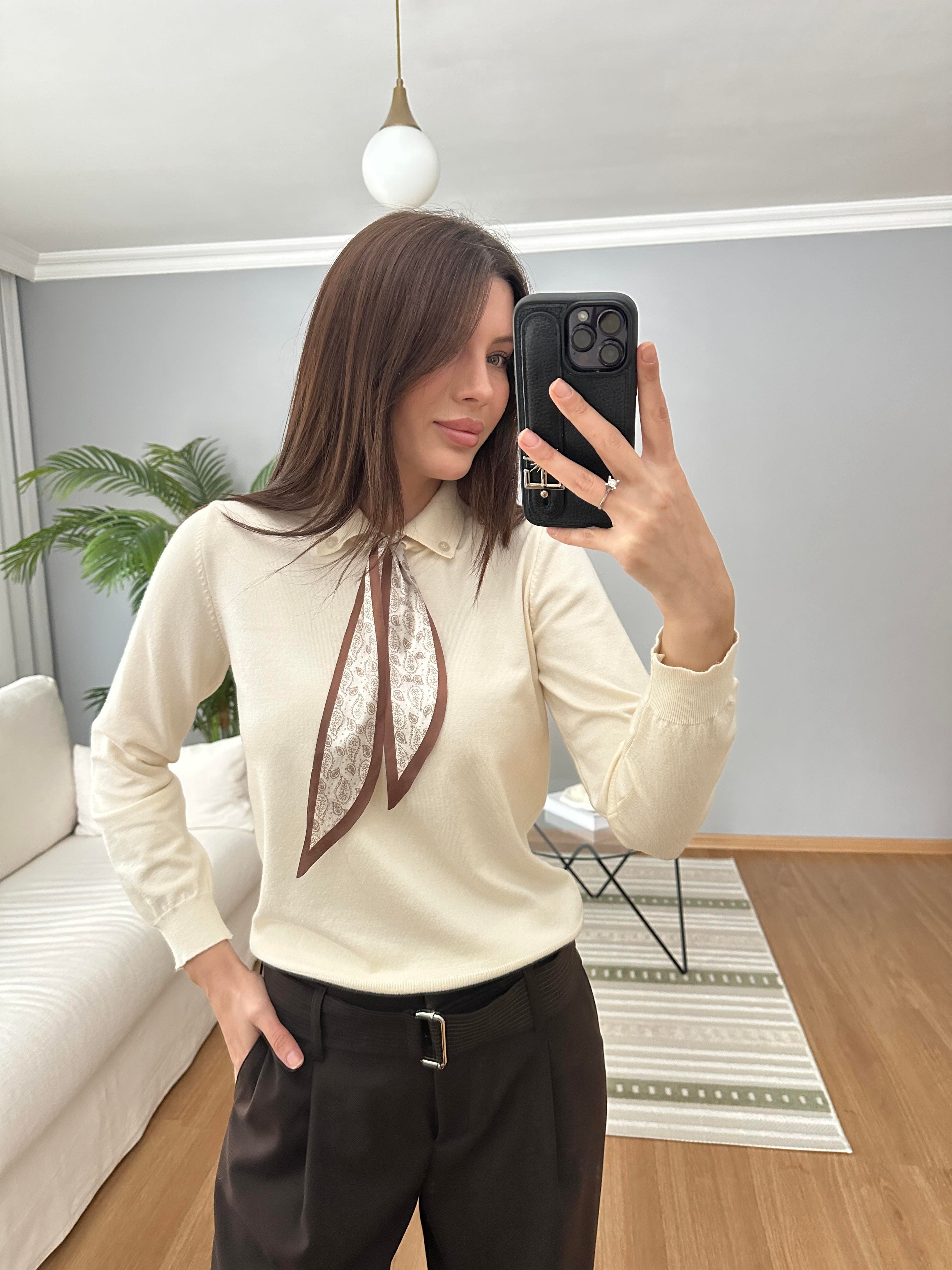 Ekru Fularlı Triko