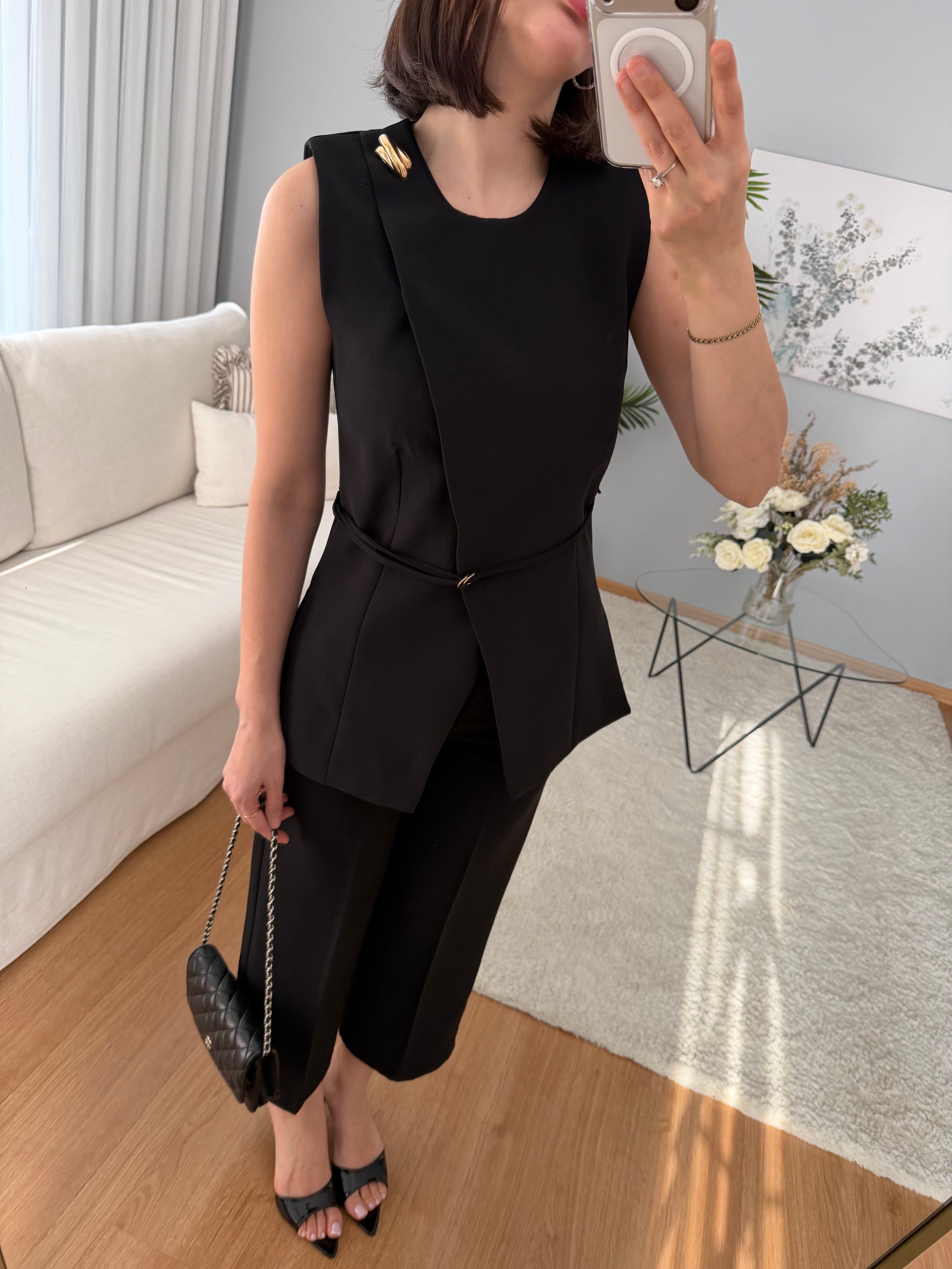 Evinne Siyah Takım
