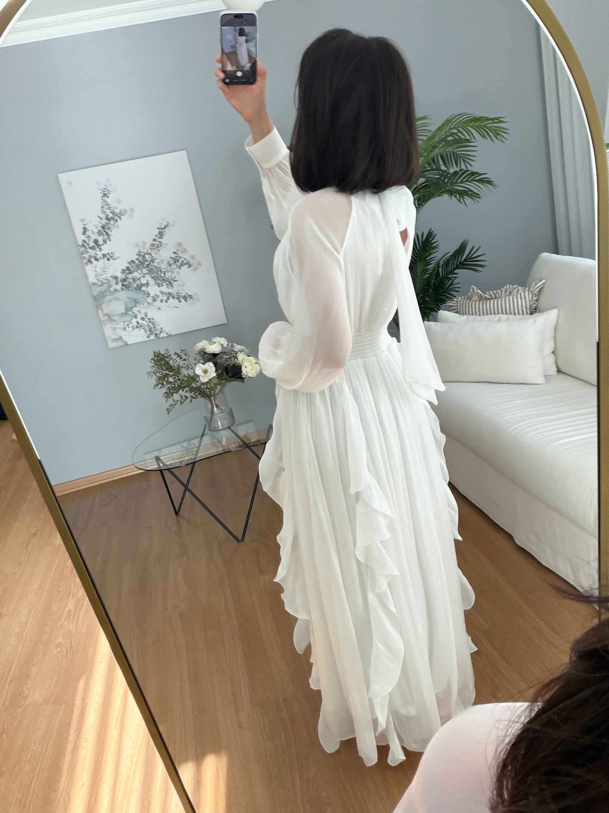 Farliya Parlak Beyaz Uçları Volanlı Elbise 