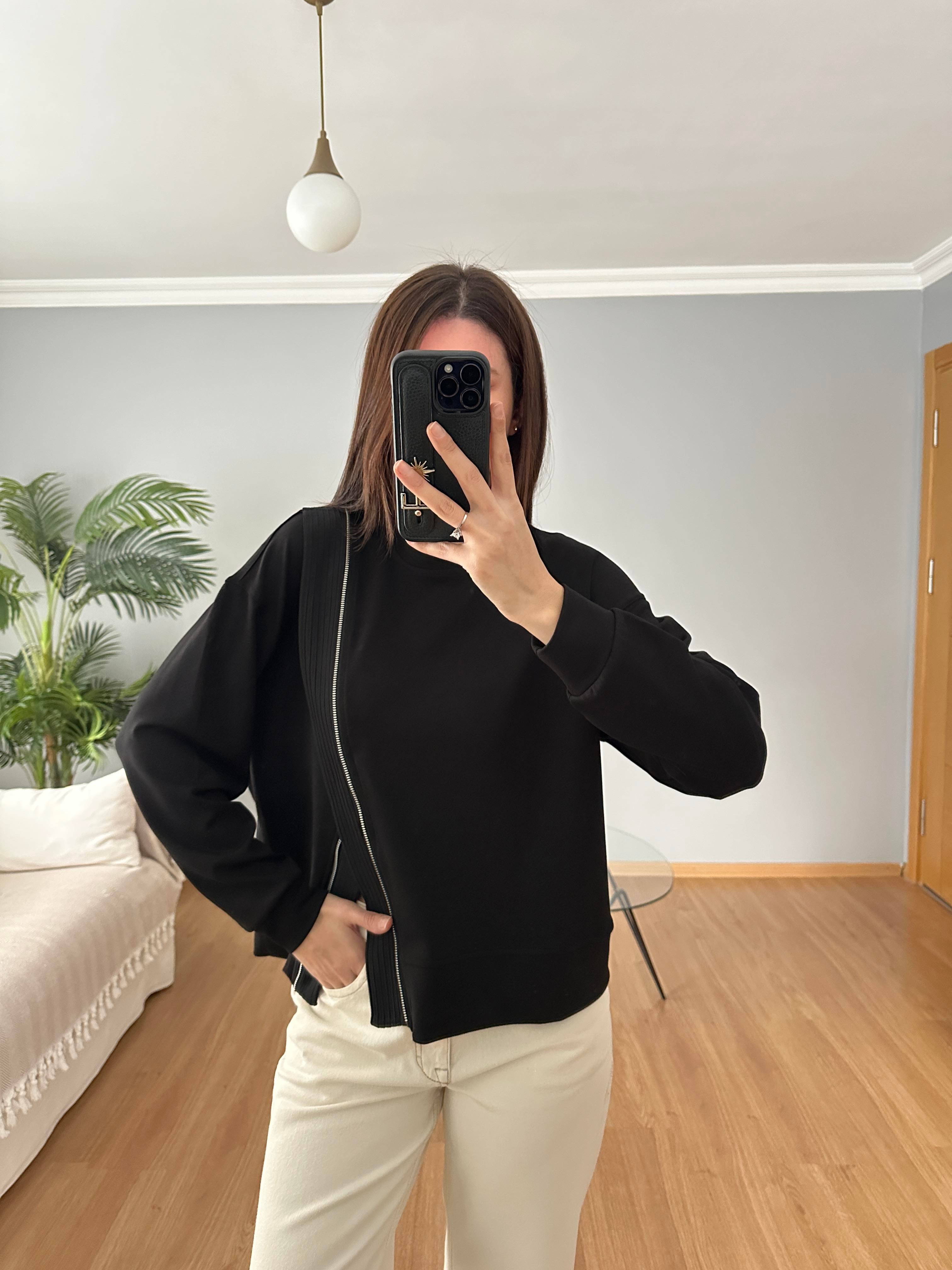 Fermuar Aksesuarlı Siyah Sweatshirt