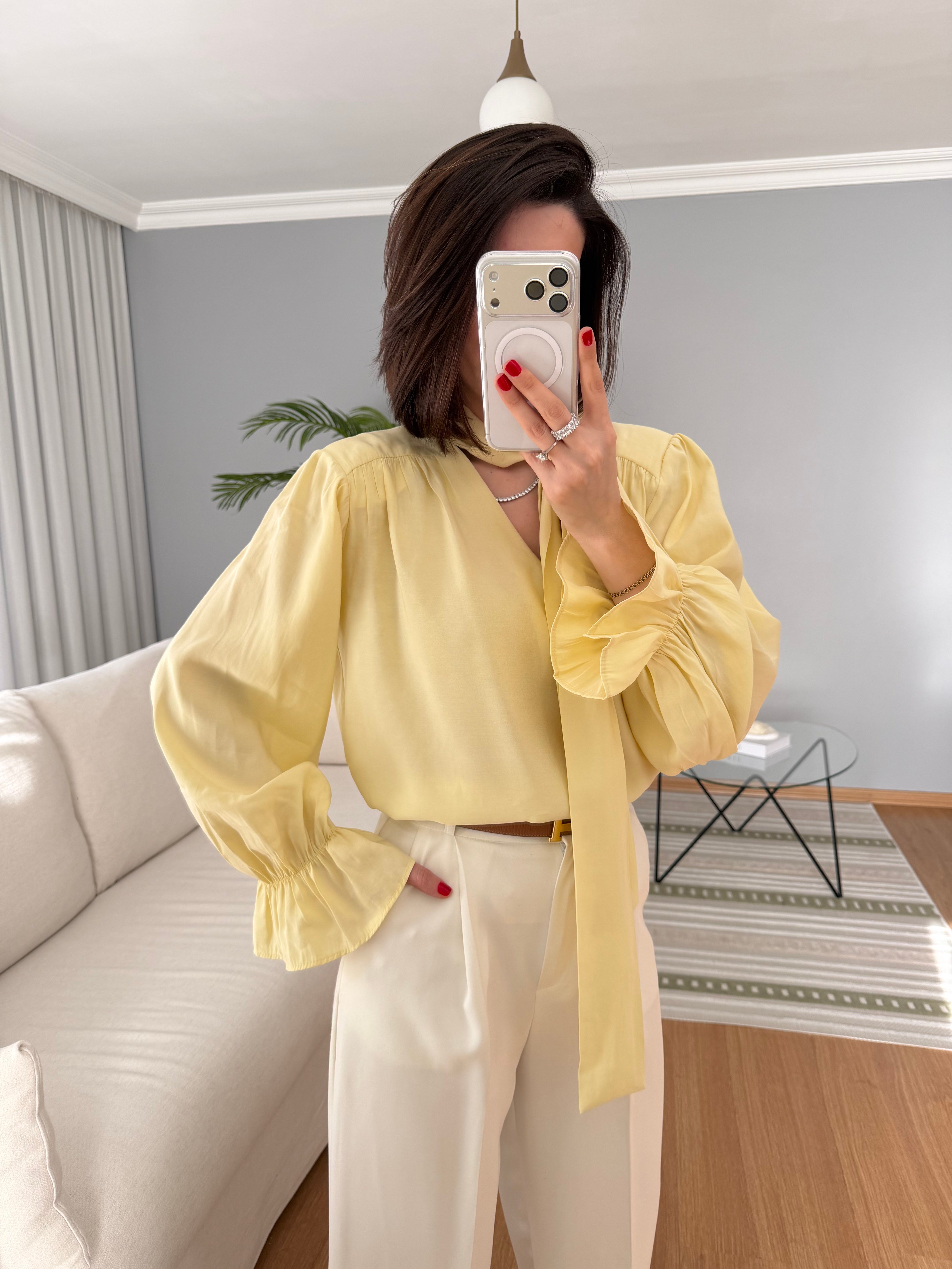 Filoria Vatkalı Fularlı Sarı Bluz