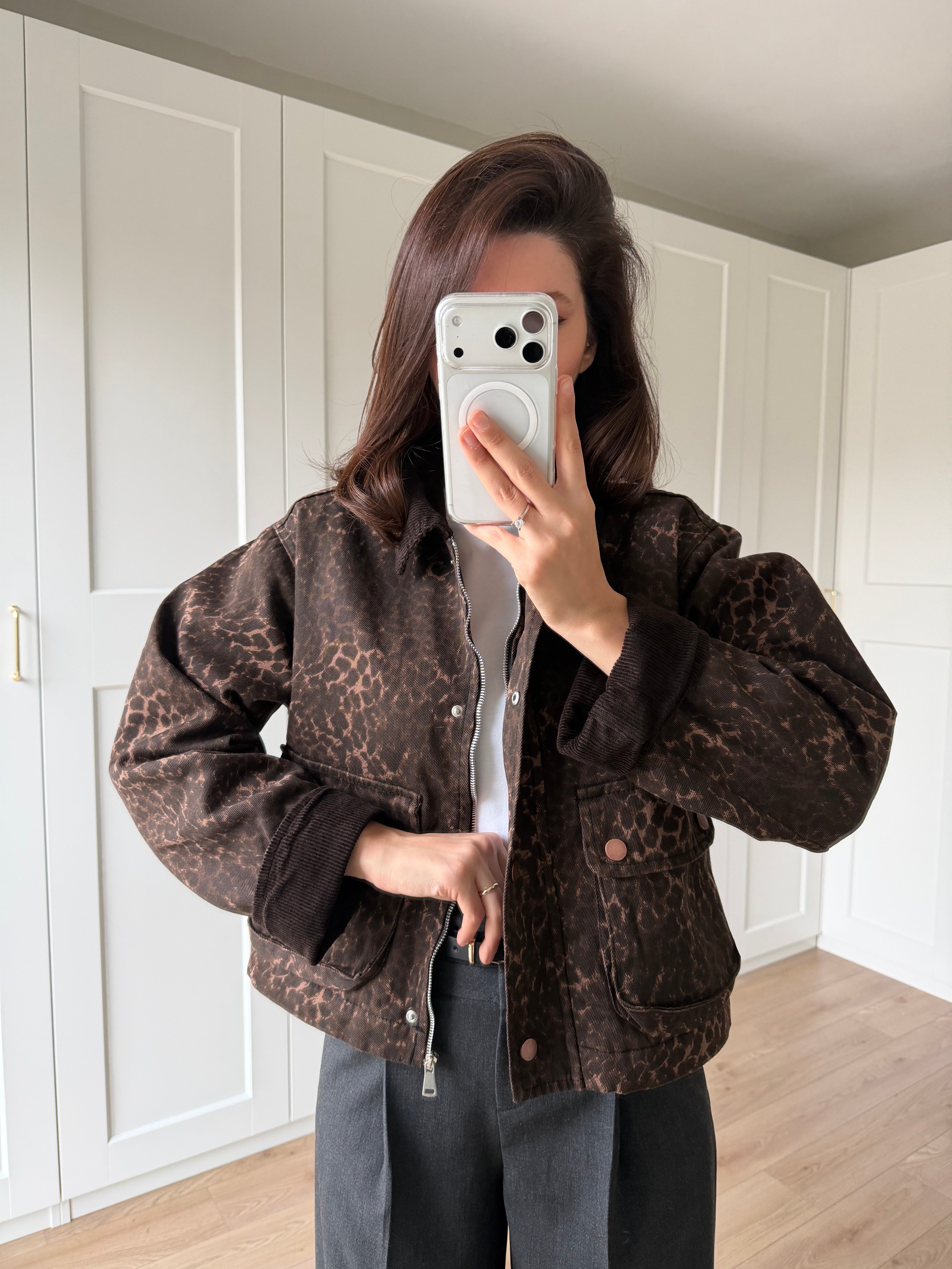 Kadife Detaylı Leopar Ceket
