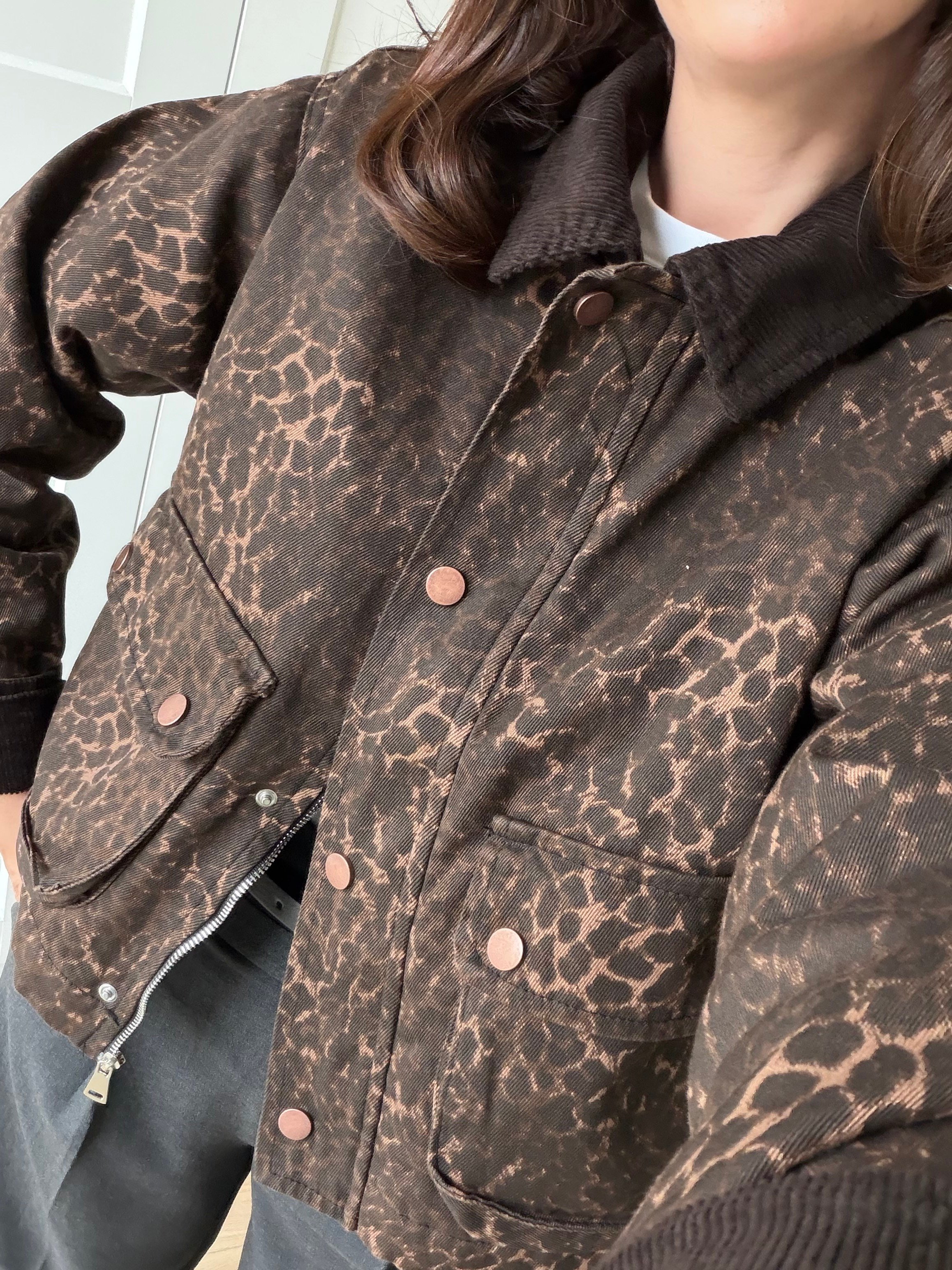 Kadife Detaylı Leopar Ceket