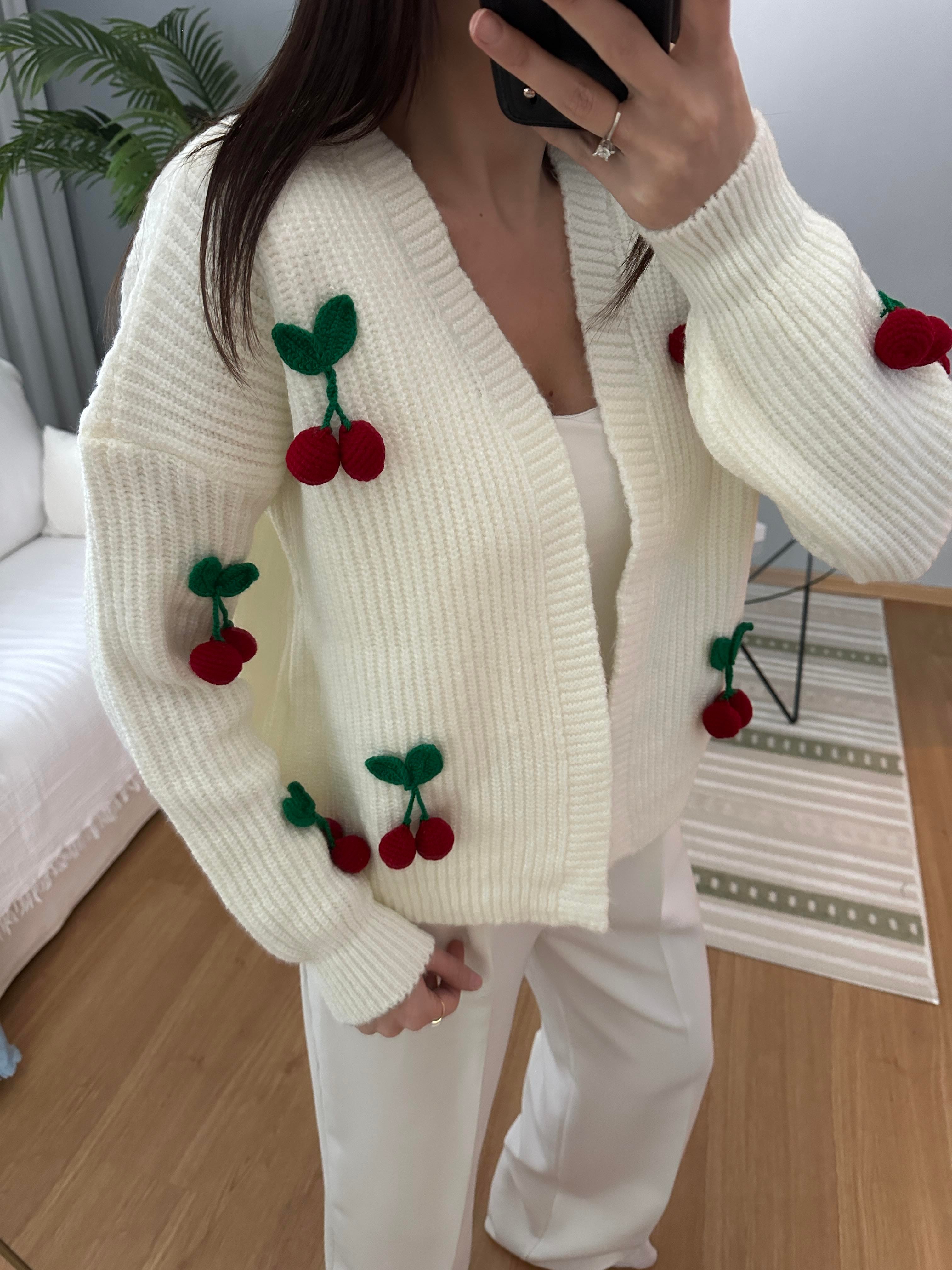 Kirazlı Ekru Renk Hırka