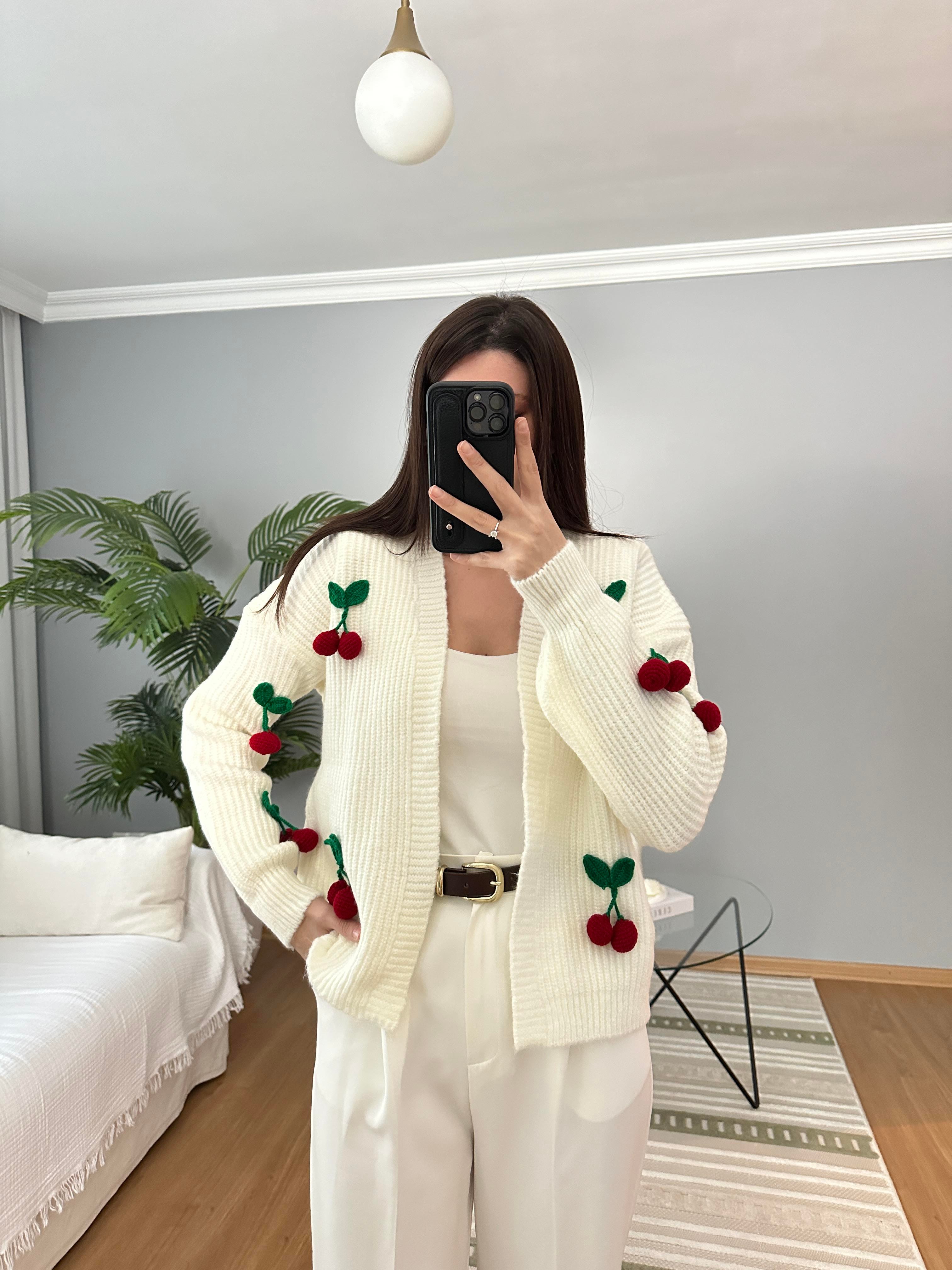Kirazlı Ekru Renk Hırka