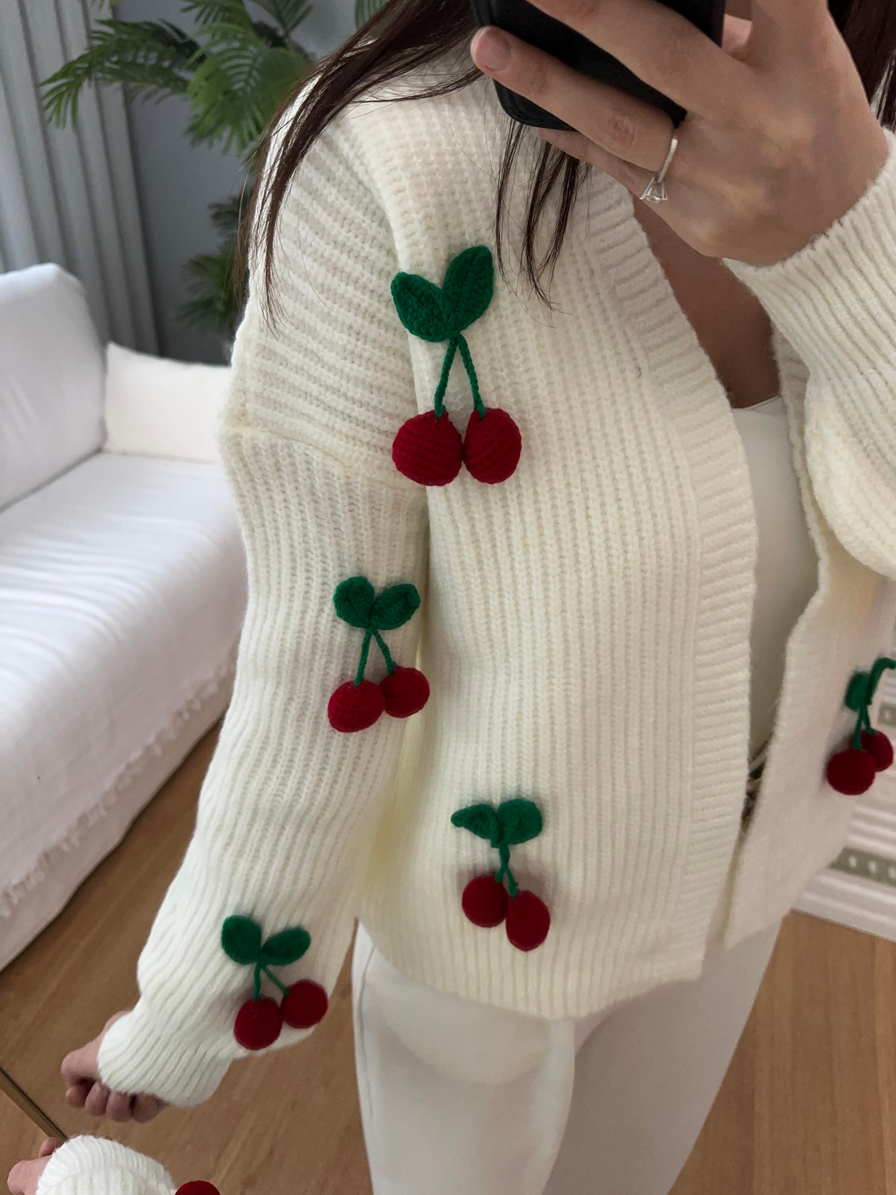 Kirazlı Ekru Renk Hırka