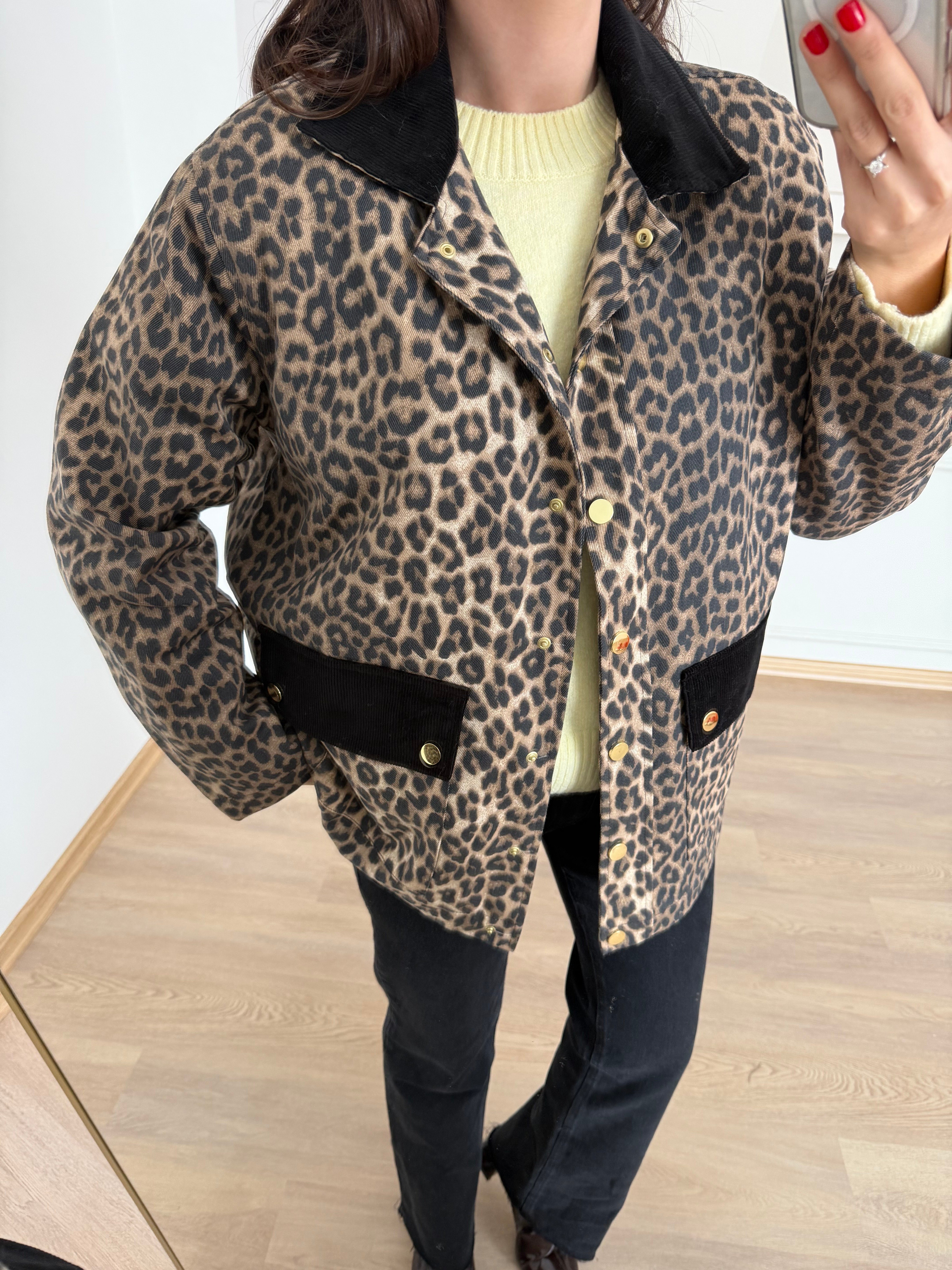 Leopar Desenli Yakası Kadife Mont 