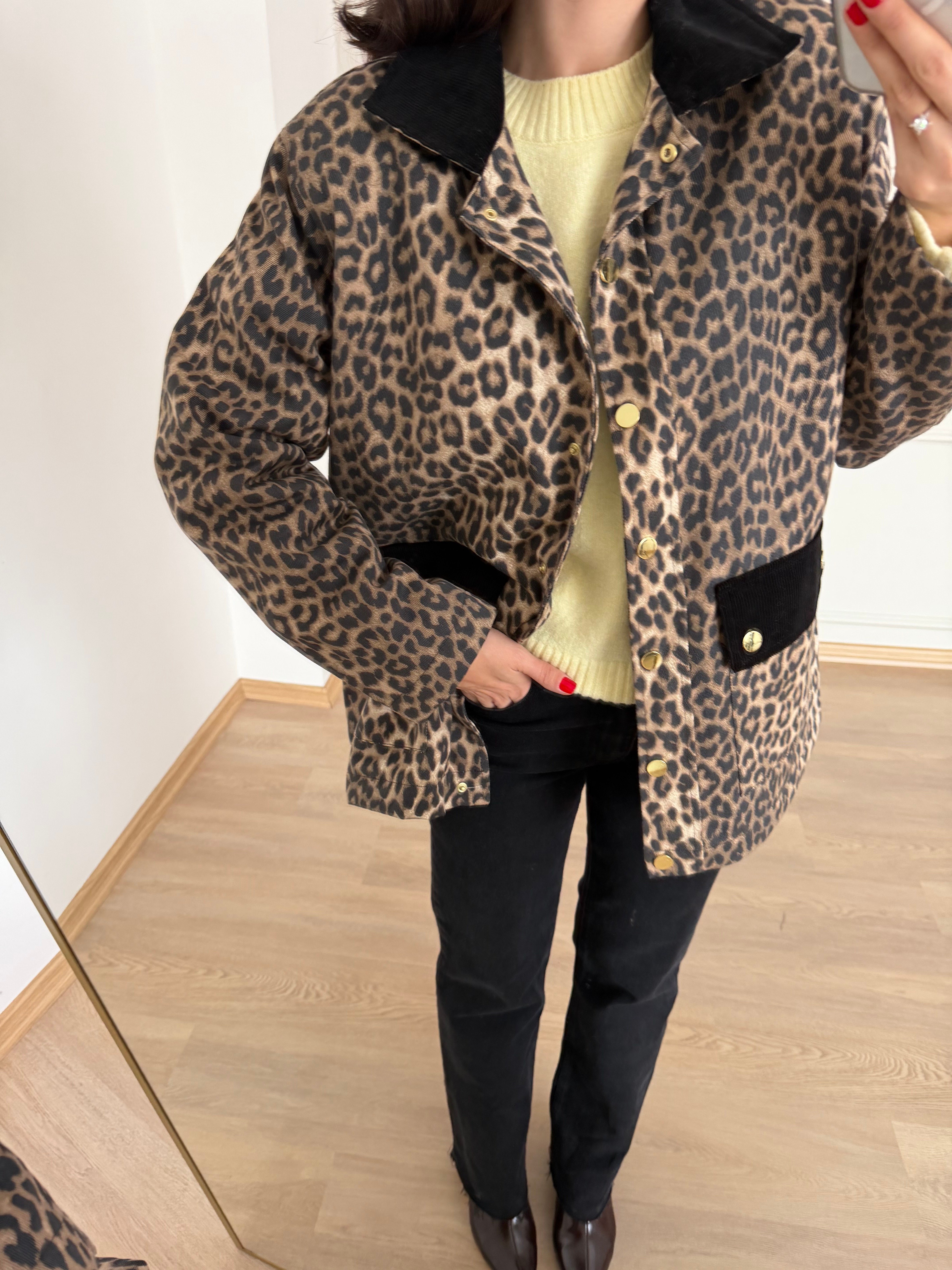 Leopar Desenli Yakası Kadife Mont 