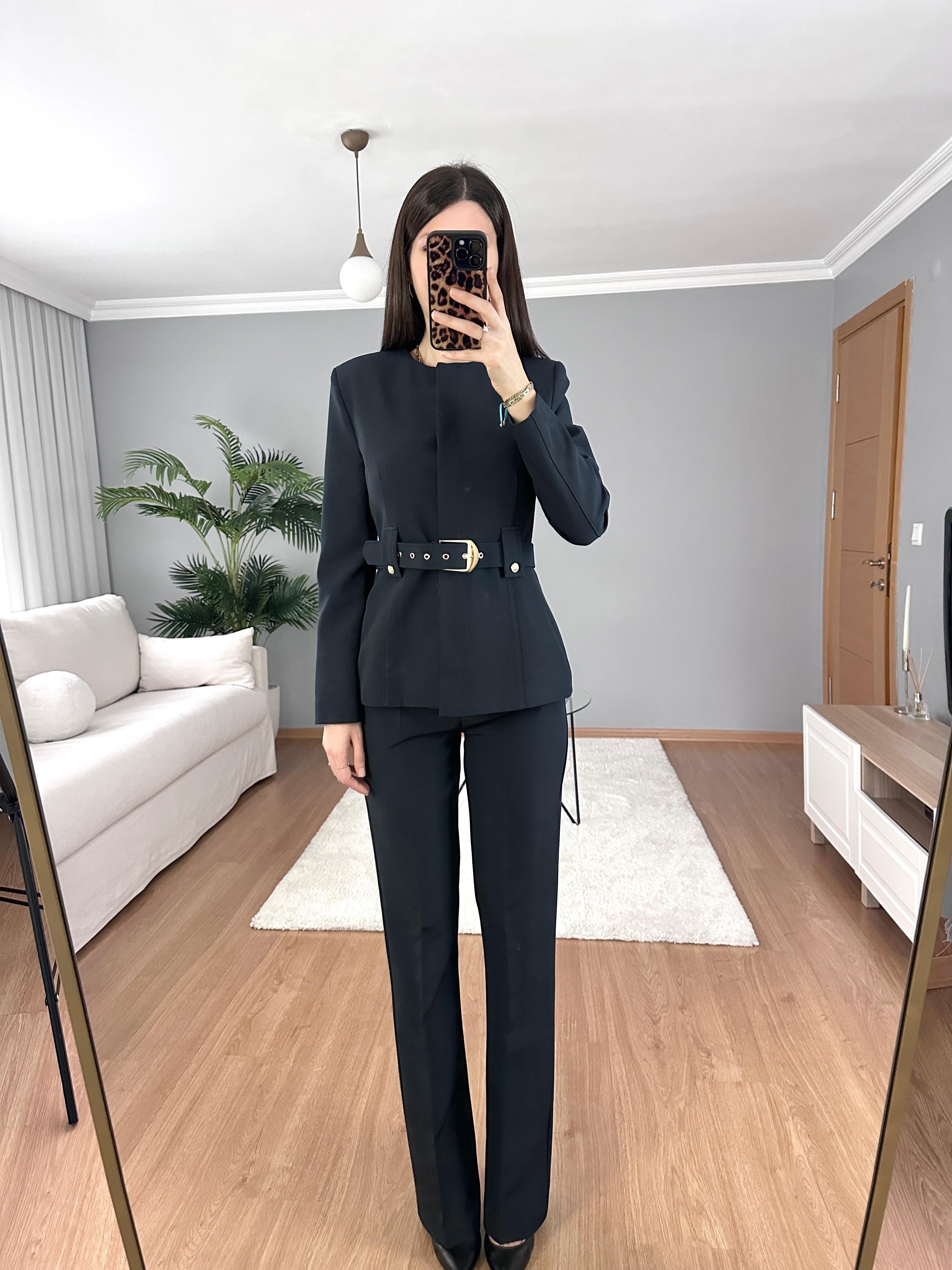 Lili Lacivert Takım