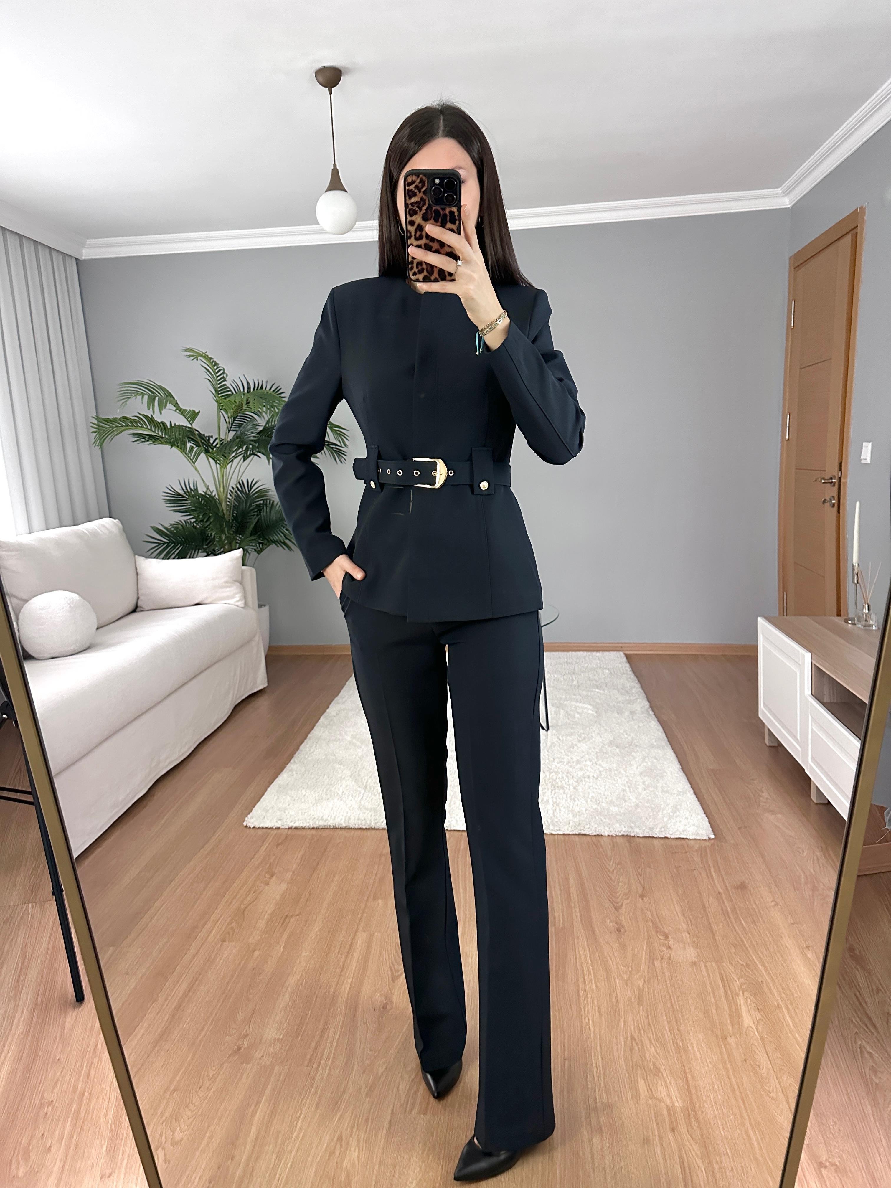 Lili Lacivert Takım