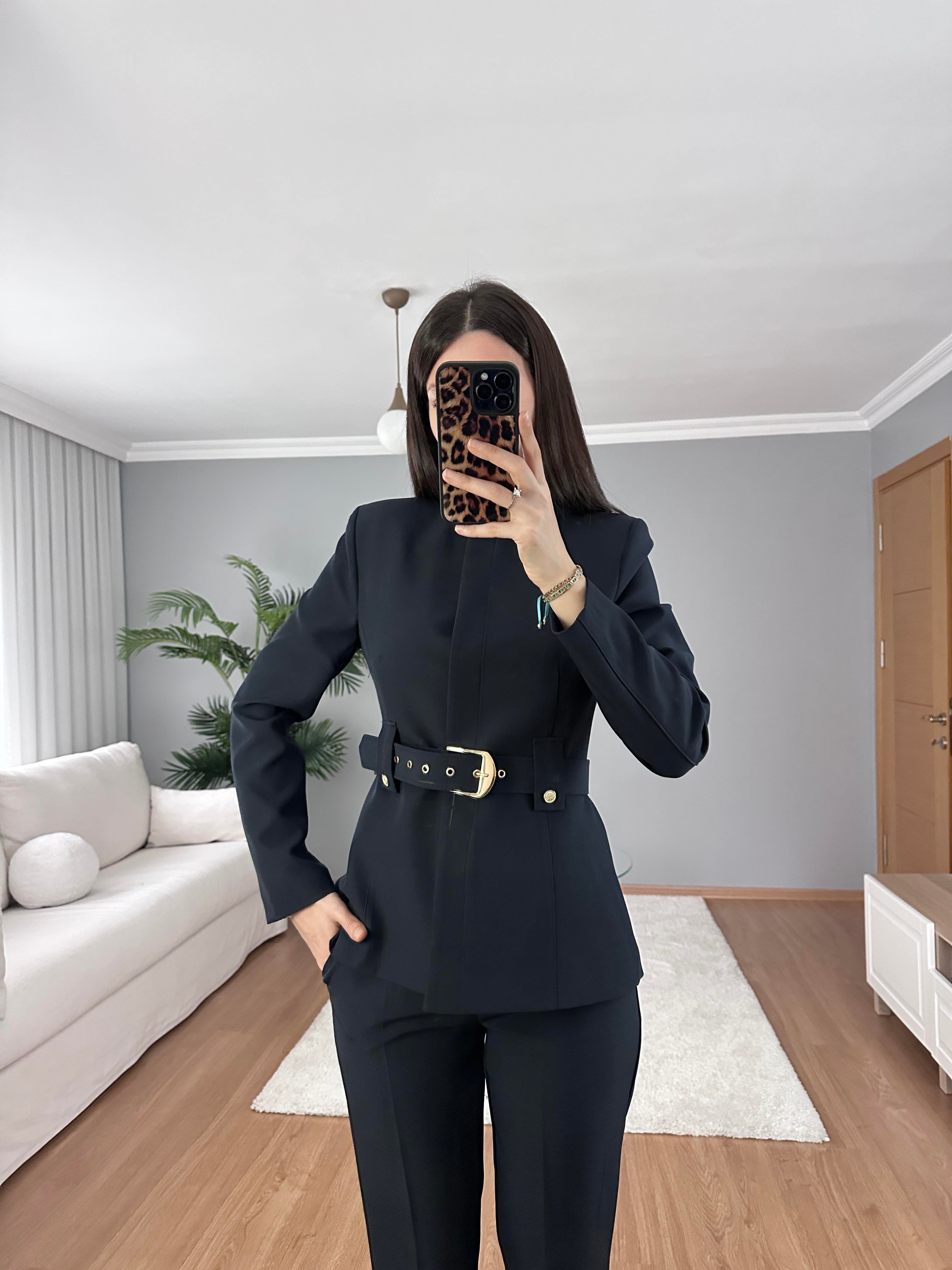 Lili Lacivert Takım