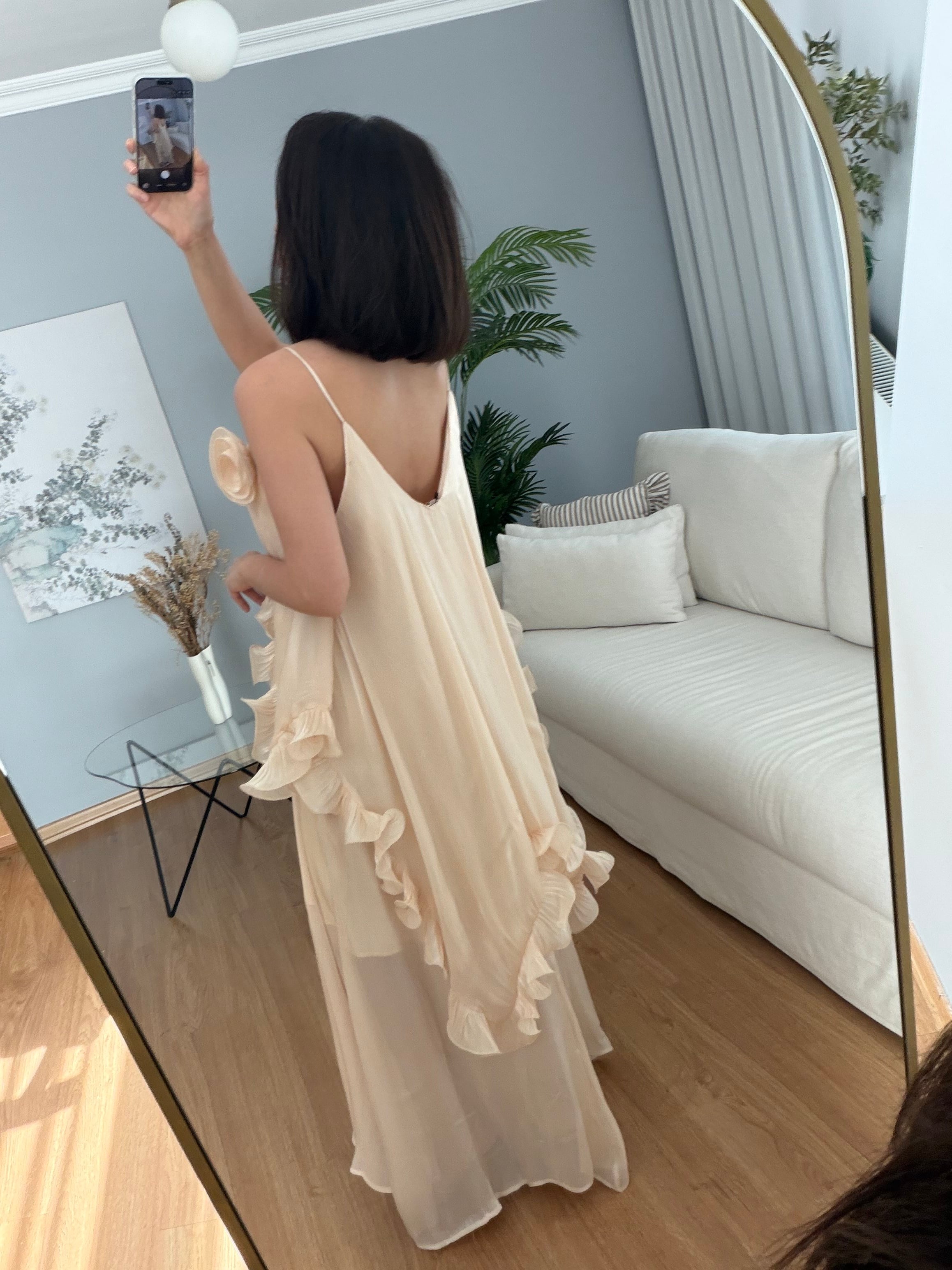 Liva Gül Detaylı Bej Rengi Elbise