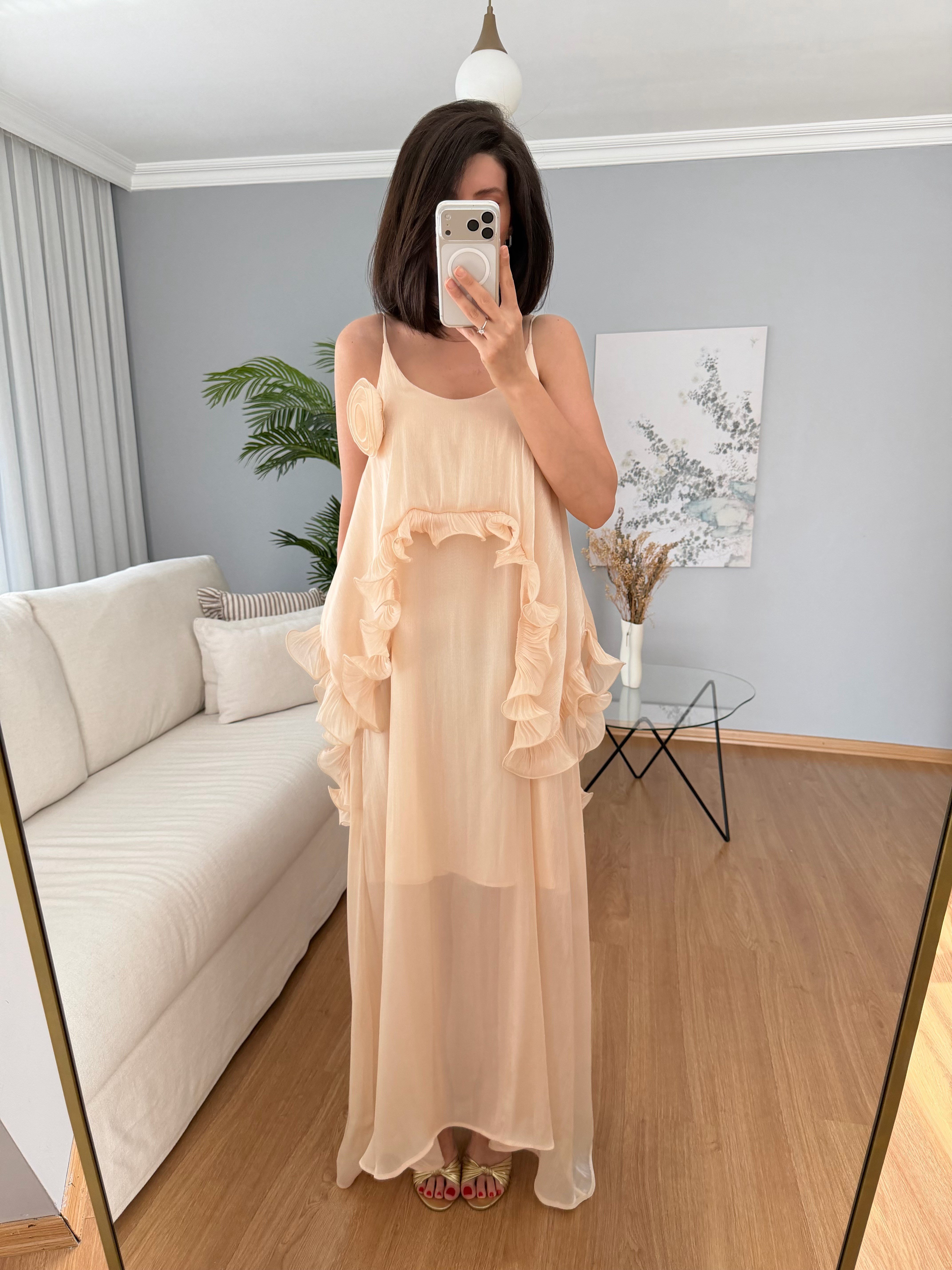 Liva Gül Detaylı Bej Rengi Elbise