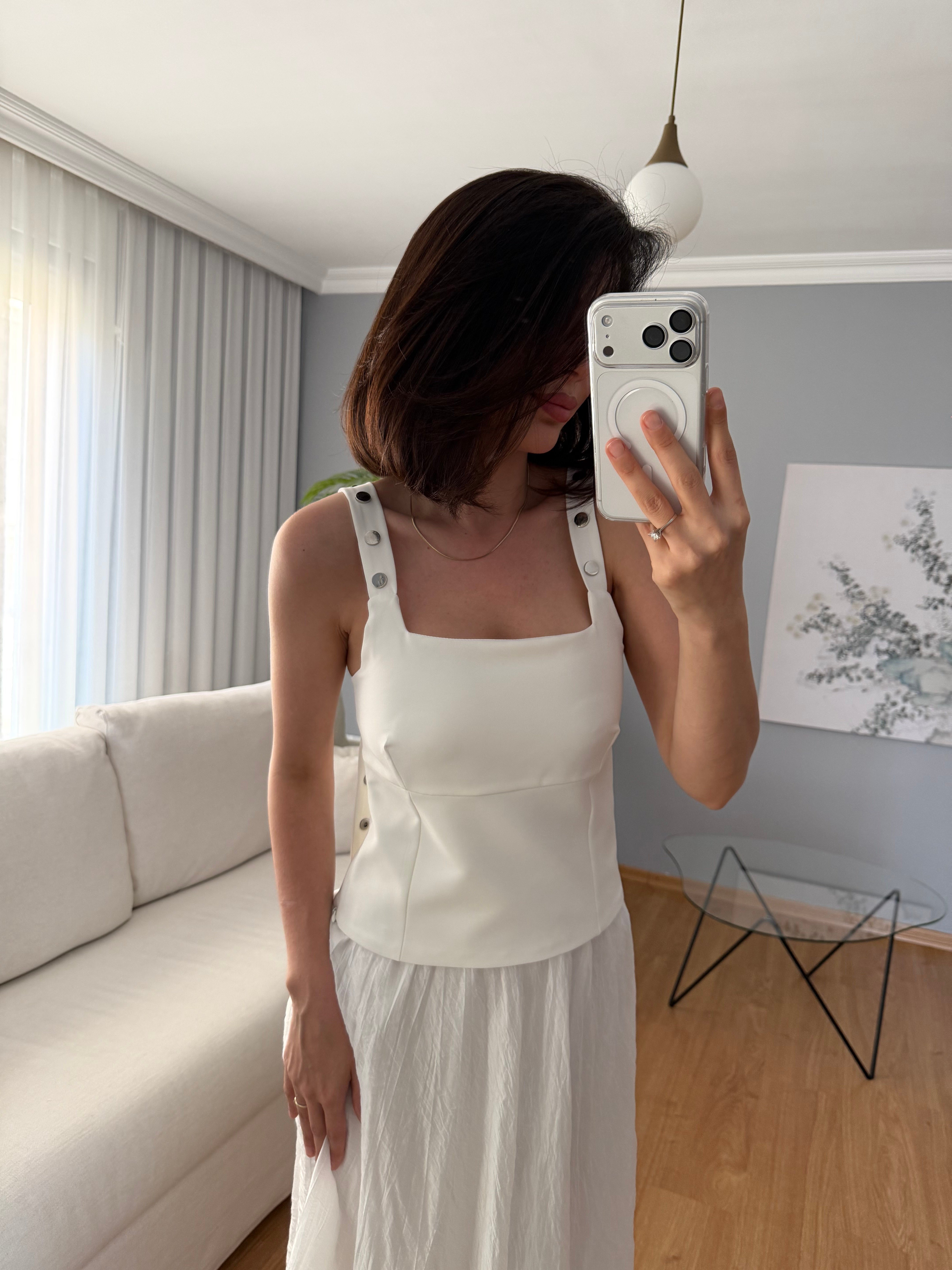 Omuzları Çıtçıtlı Beyaz Renk Bluz