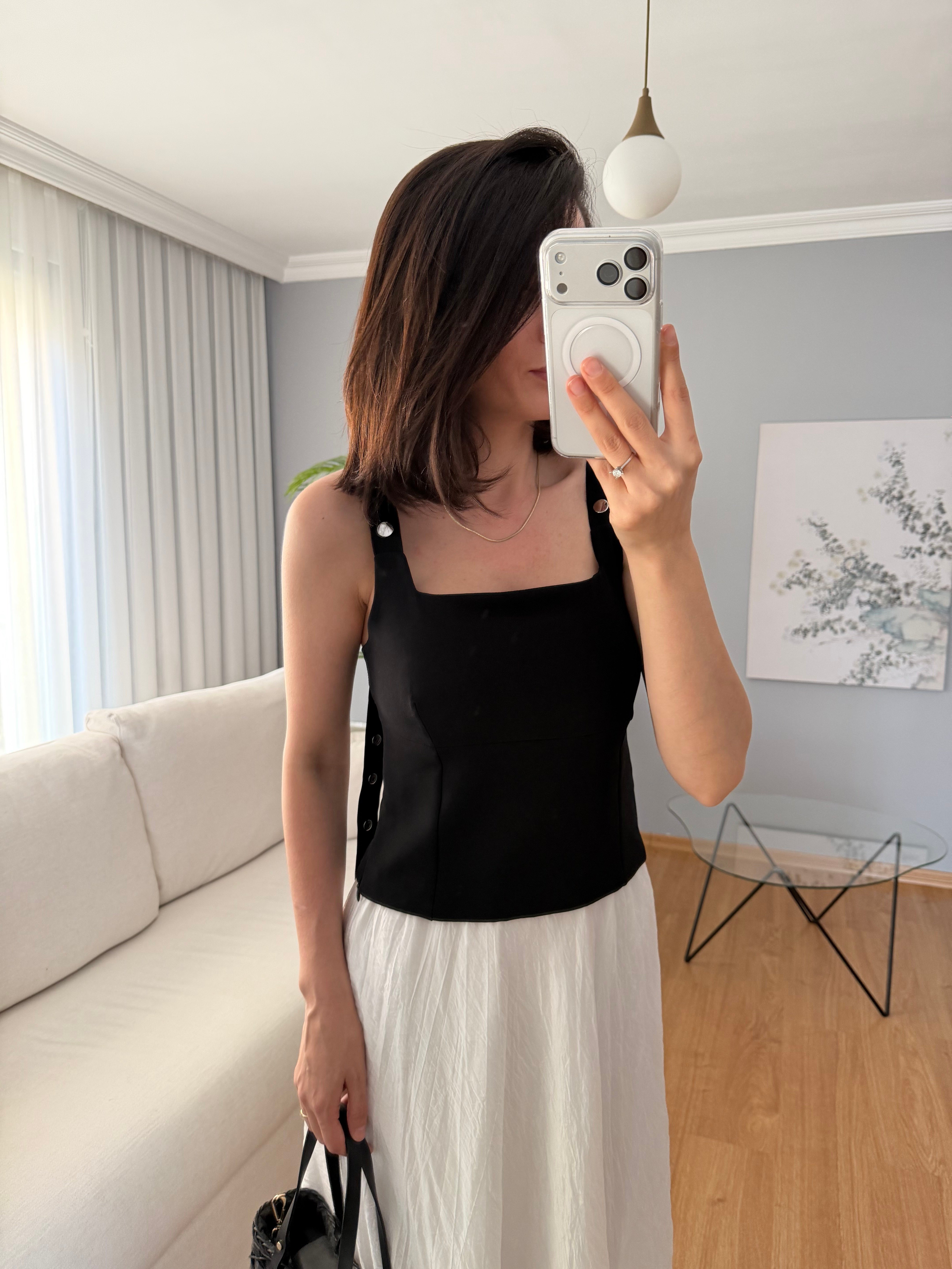 Omuzları Çıtçıtlı Siyah Renk Bluz
