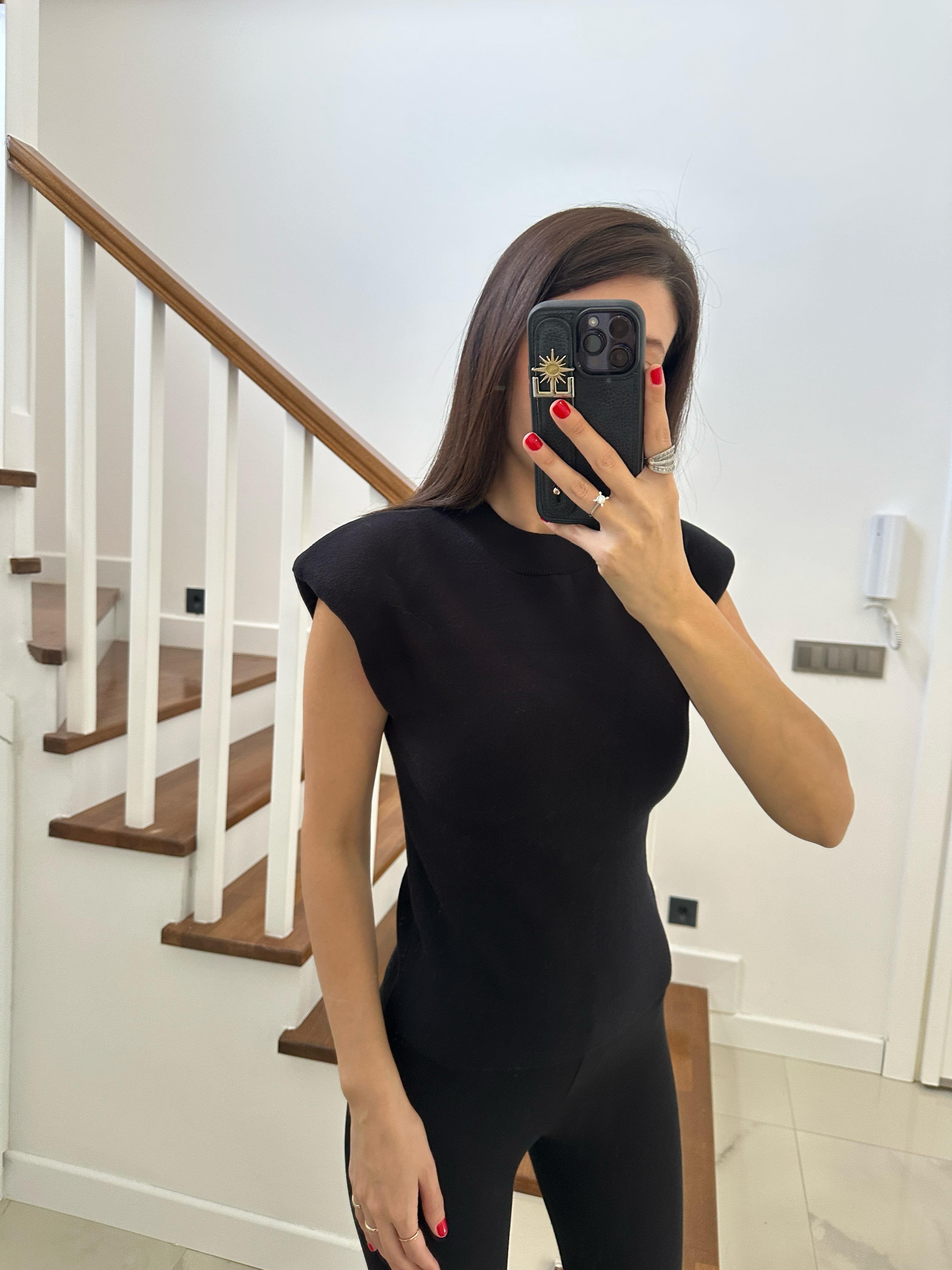 Siyah Vatkalı Triko