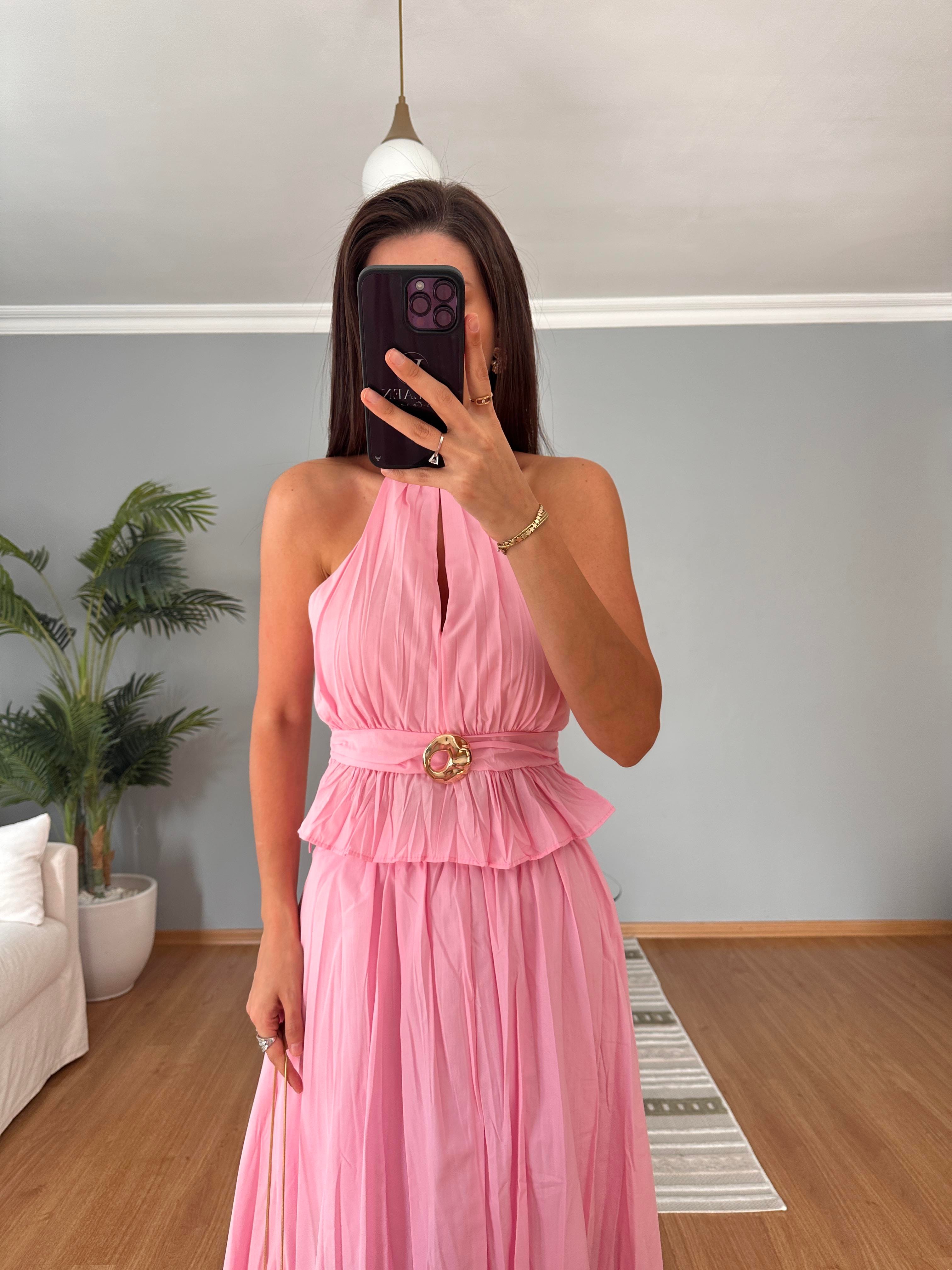 Viernes Pembe Takım