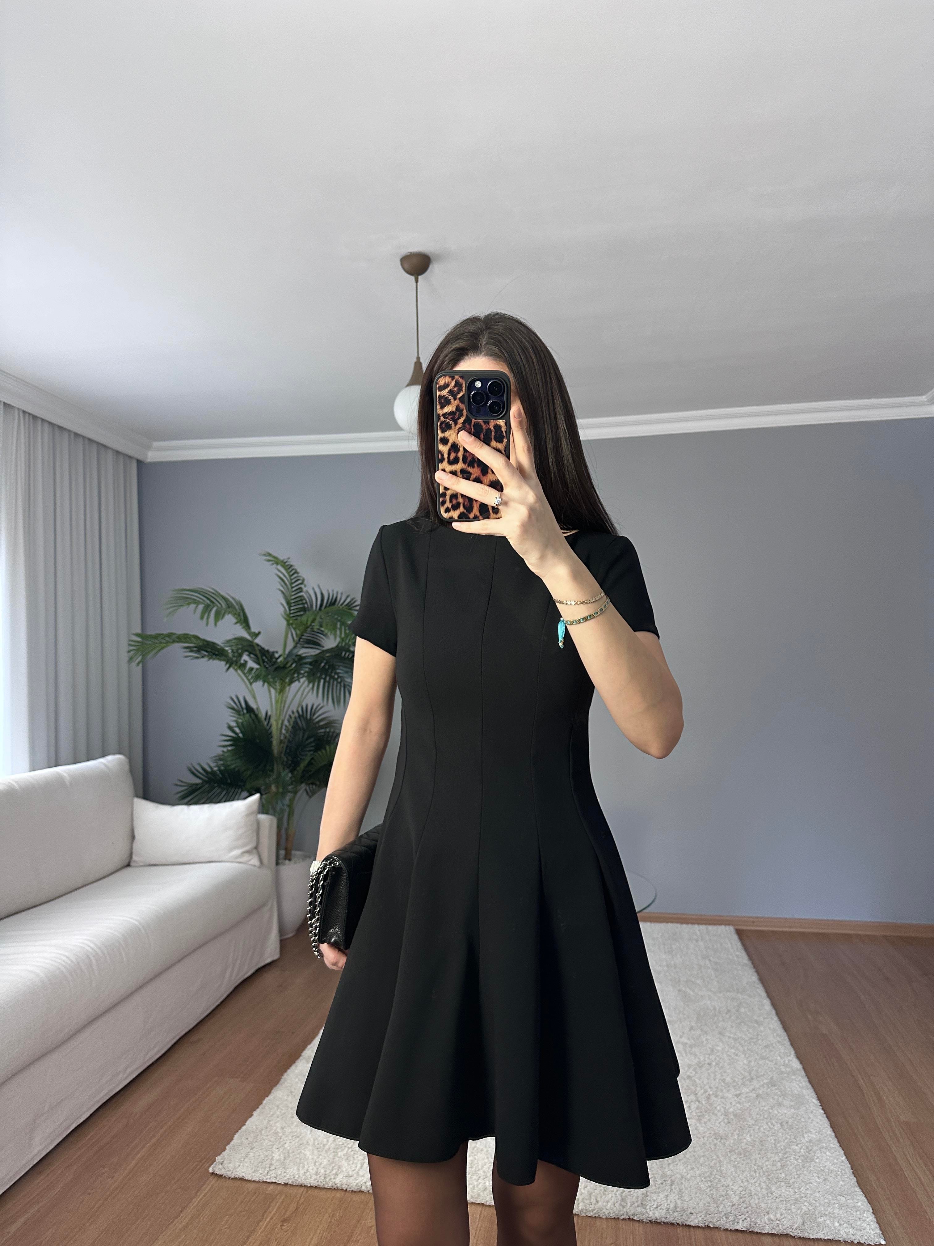 Volanlı Siyah Elbise