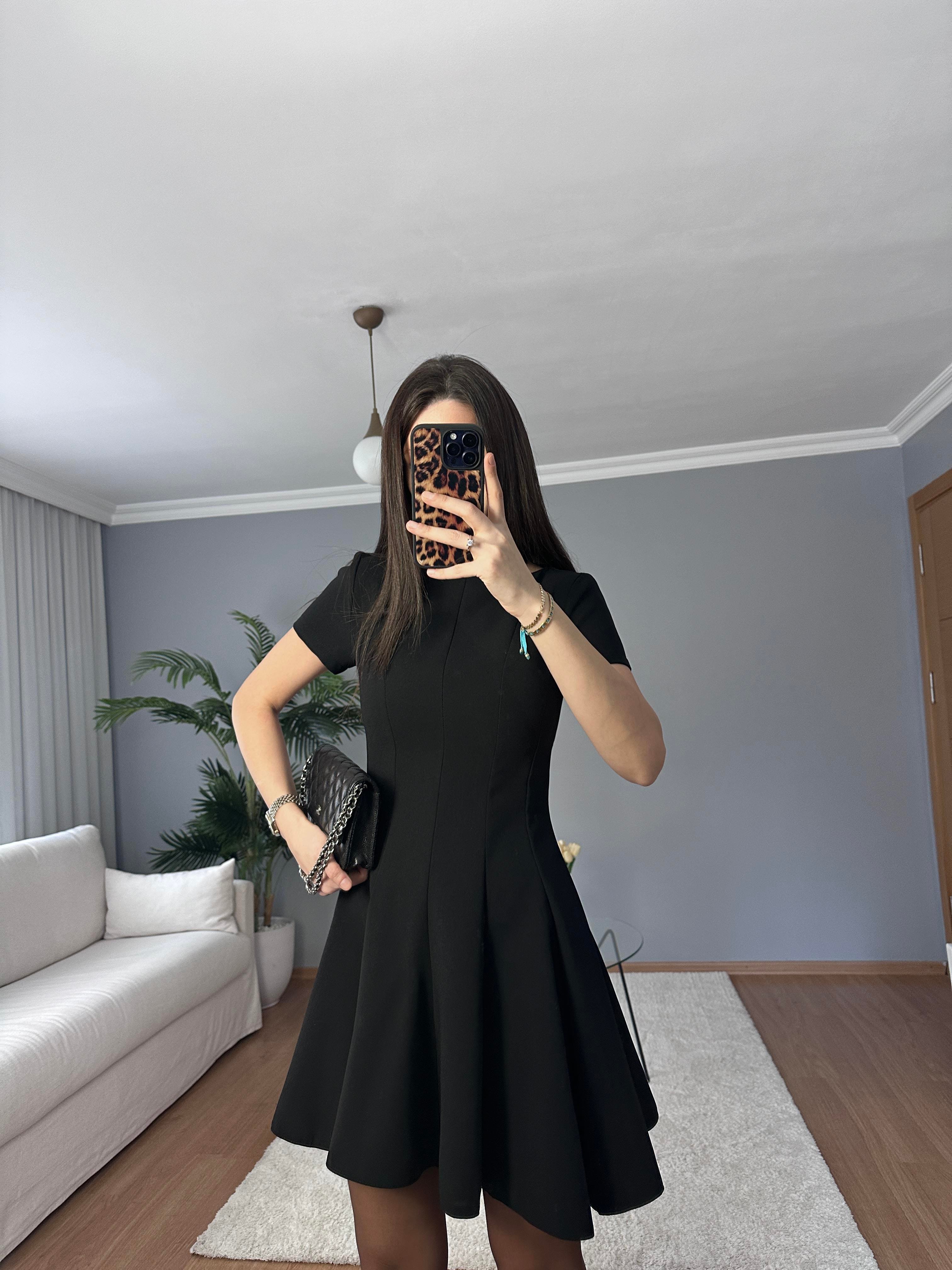 Volanlı Siyah Elbise