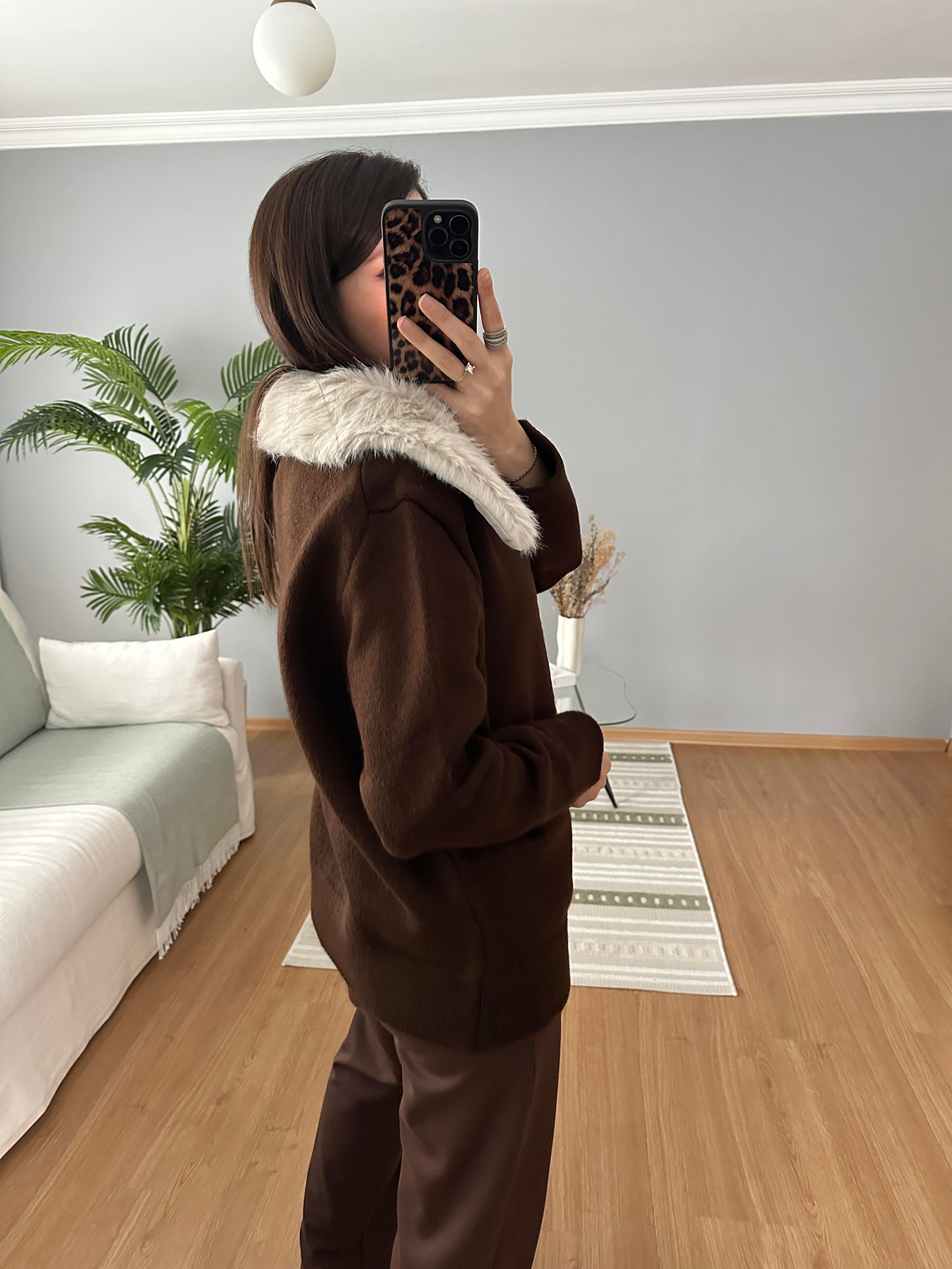 Yaka Kürklü Kahve Rengi Hırka
