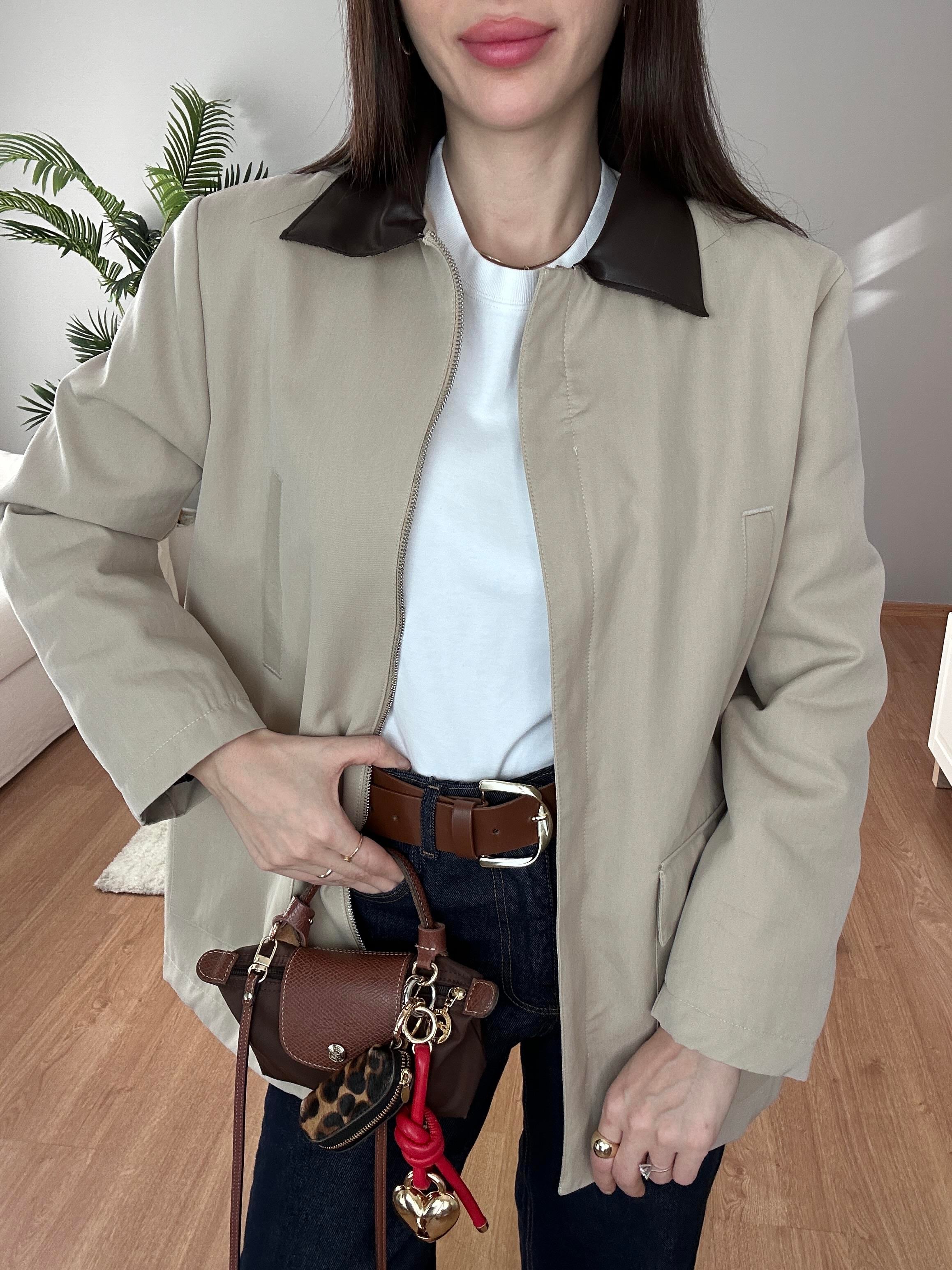 Yakası Deri Detaylı Bej Ceket