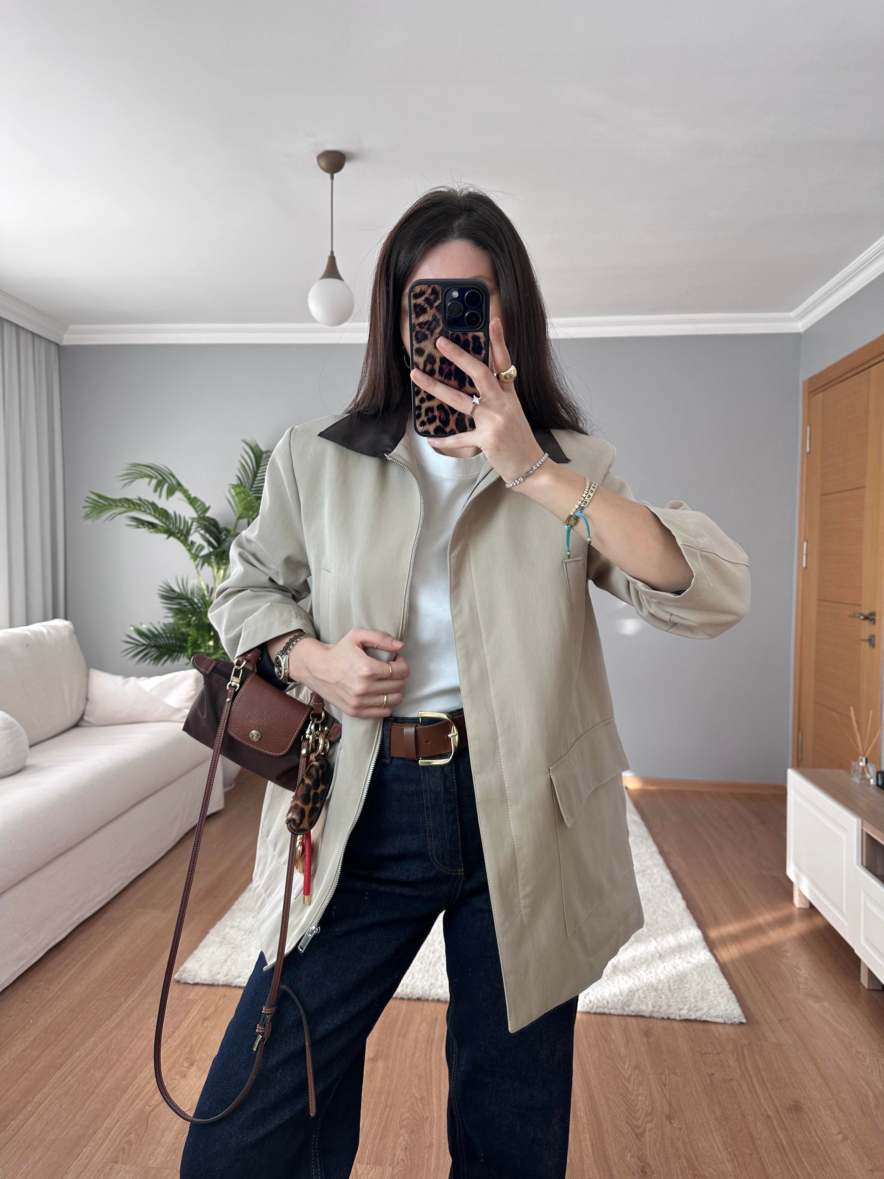 Yakası Deri Detaylı Bej Ceket