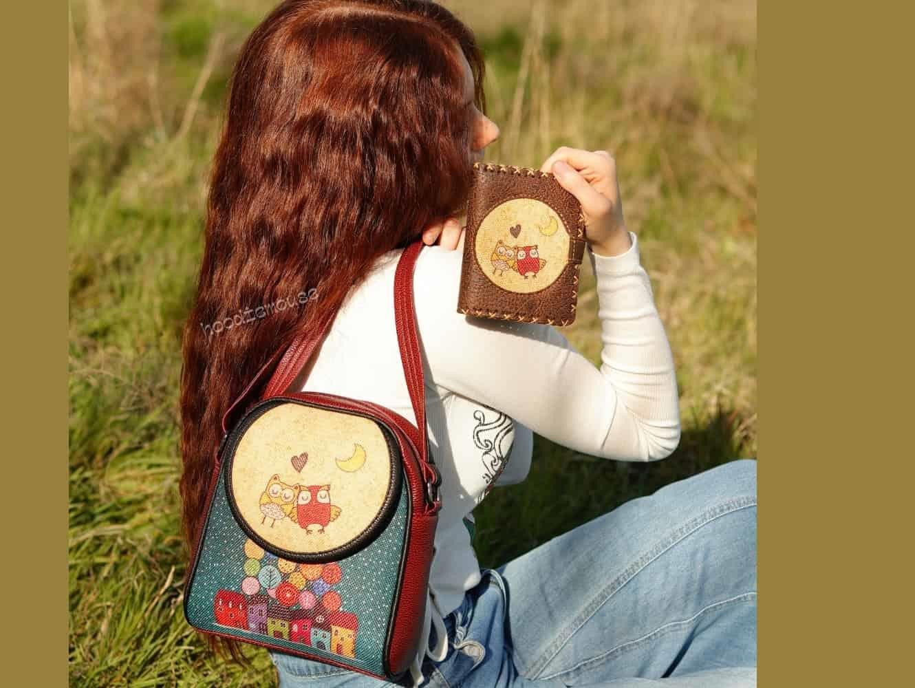 Baykuş Figürlü Küçük Postacı Çanta ve Küçük Cüzdan Kombin (Çanta Bordo, Cüzdan Kahverengi)