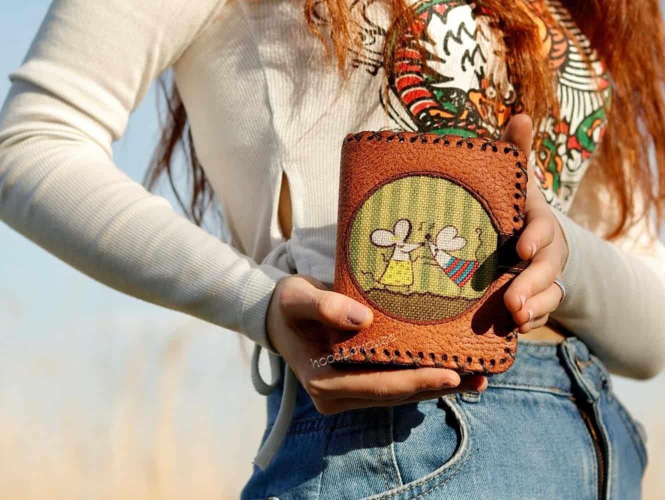 Dans Eden Fare Figürlü Küçük Postacı Çanta ve Küçük Cüzdan Kombin / Taba