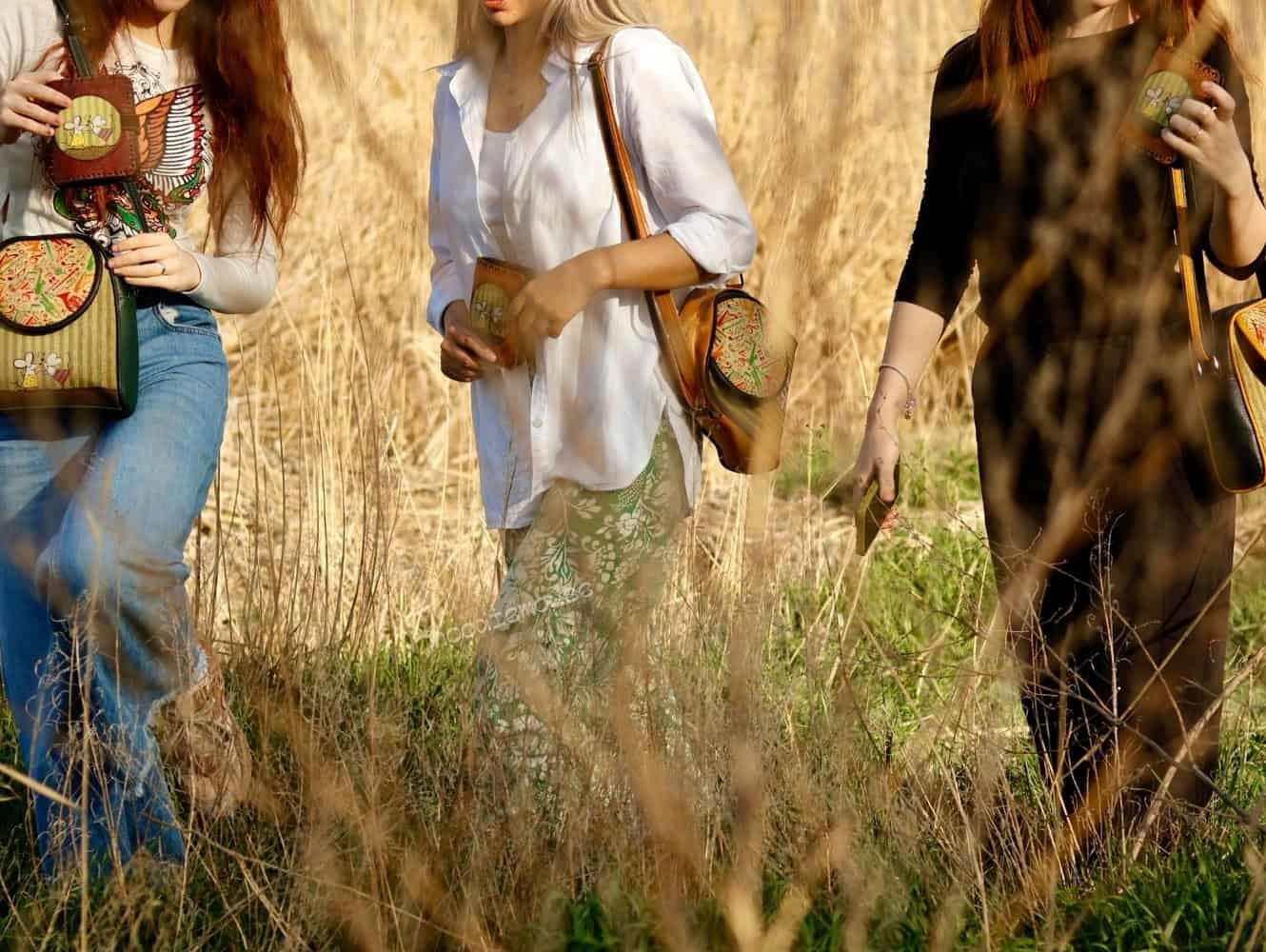Dans Eden Fare Figürlü Küçük Postacı Çanta ve Küçük Cüzdan Kombin (Çanta Siyah, Cüzdan Hardal)