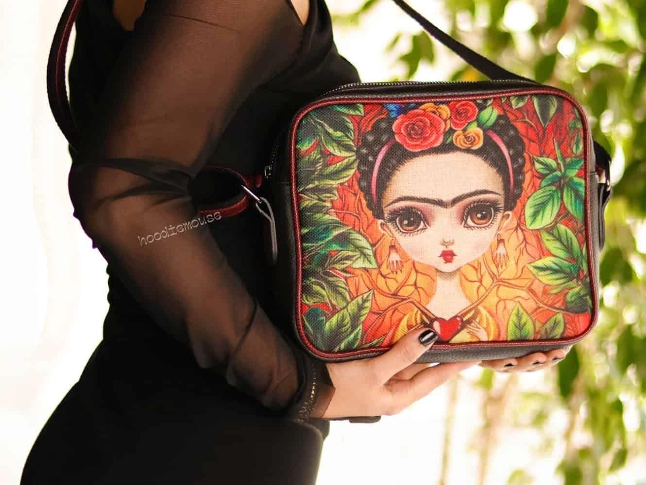 Frida Tasarımlı Orta Boy Postacı Çanta / Siyah
