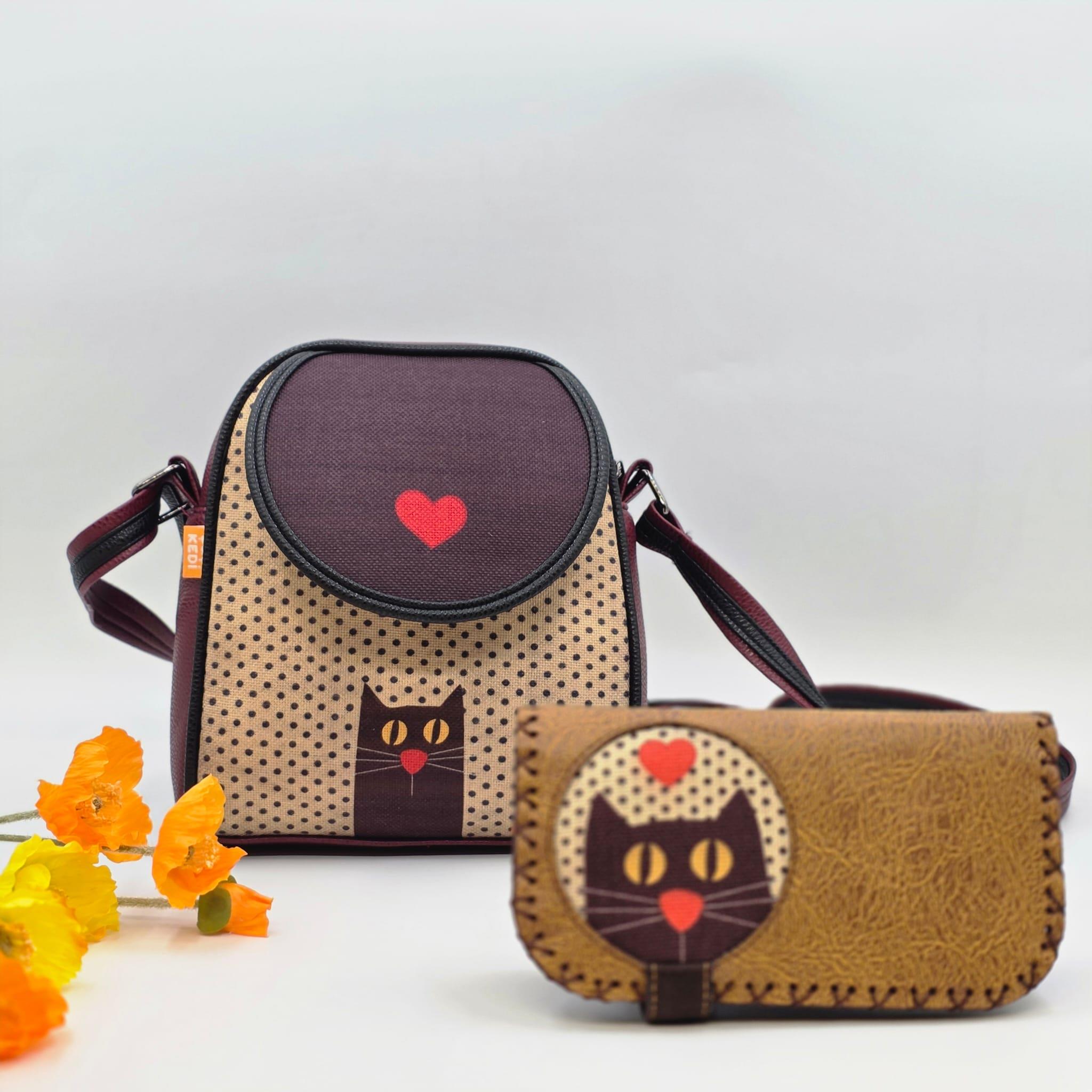 Kedi Aşkı Figürlü Küçük Postacı Çanta Bordo ve Büyük Cüzdan Bordo Kombin