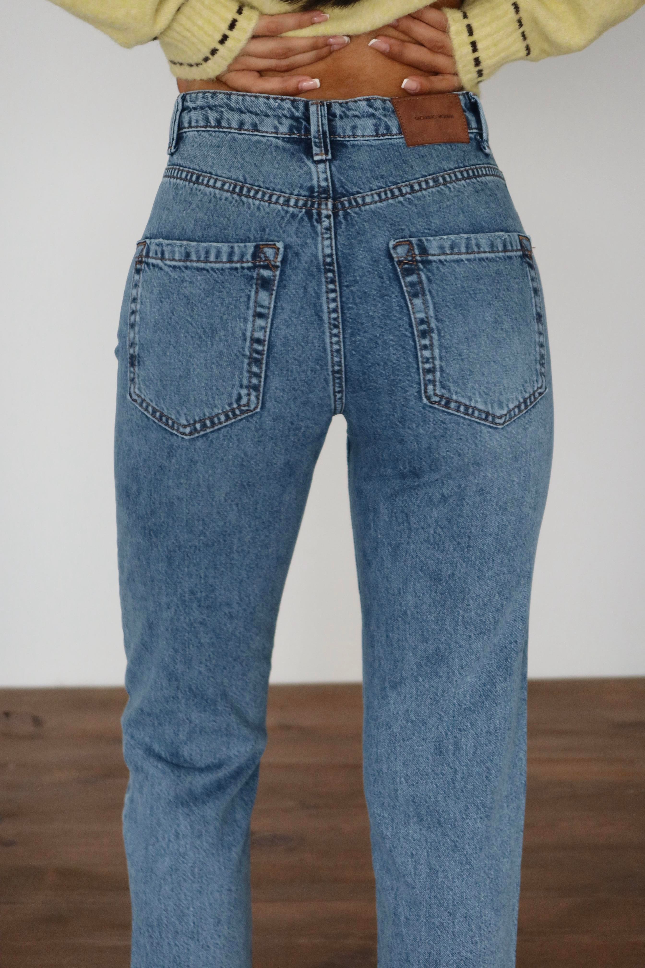 LACARINOHigh Waist Leg Detailed Blue Mom Fit Jeans